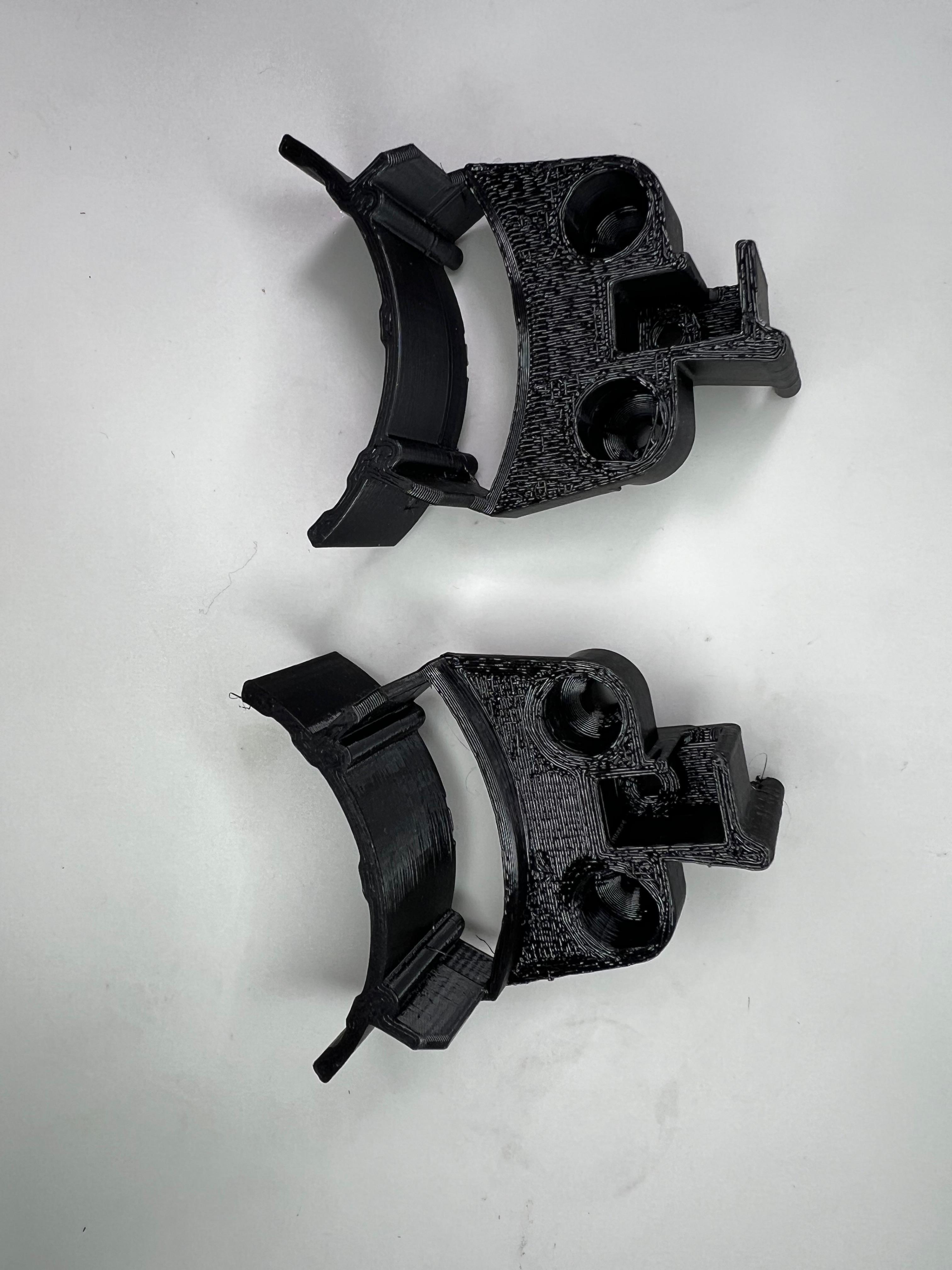 Halter am Lüftergebläse Elektrmotor aus Kunststoff  Teilenummer :  023330N