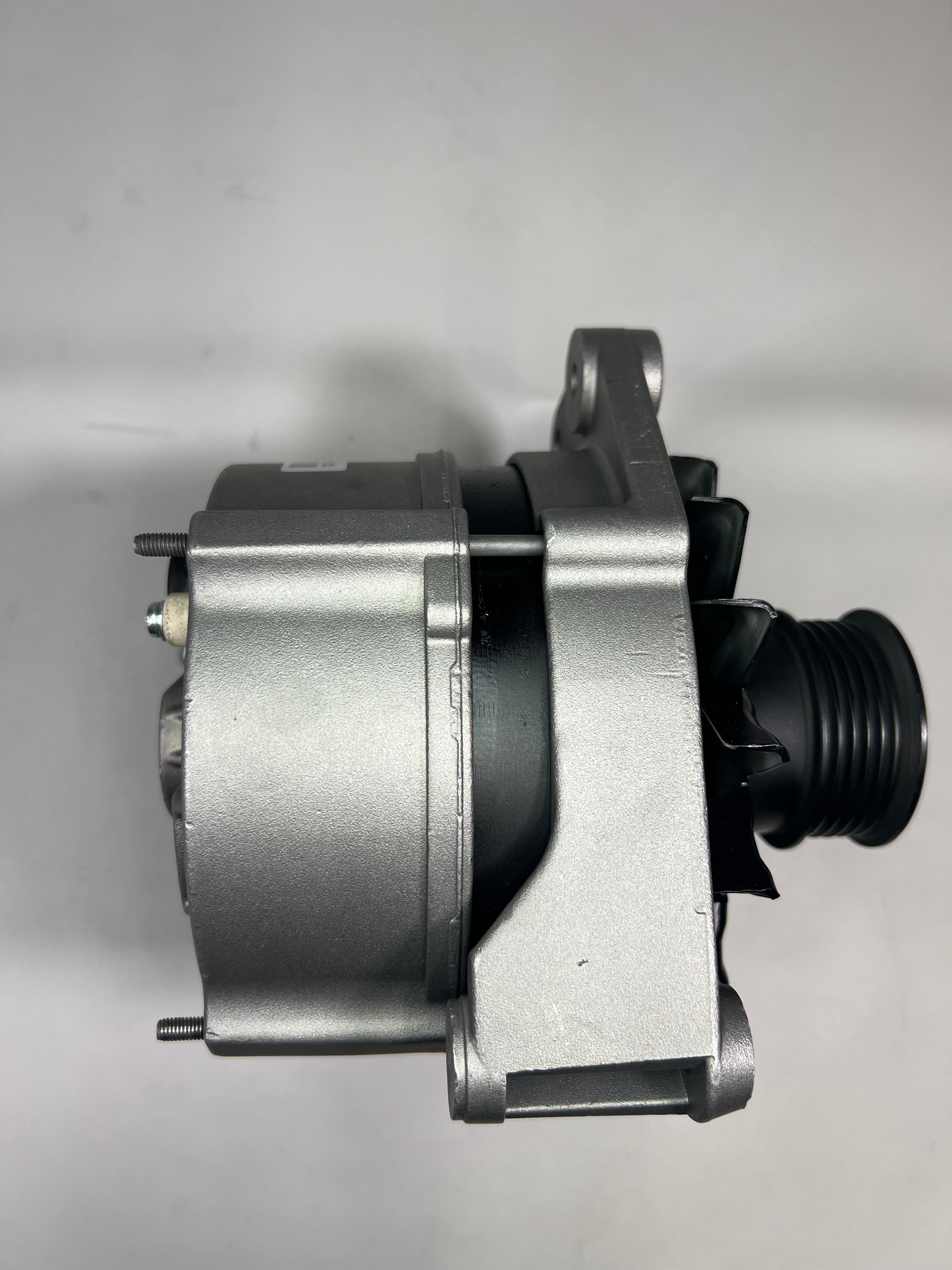 Generator für die Golf, Passat, Corrado mit 90 Ampère mit der original Teilenummer : 073 903 023 A
