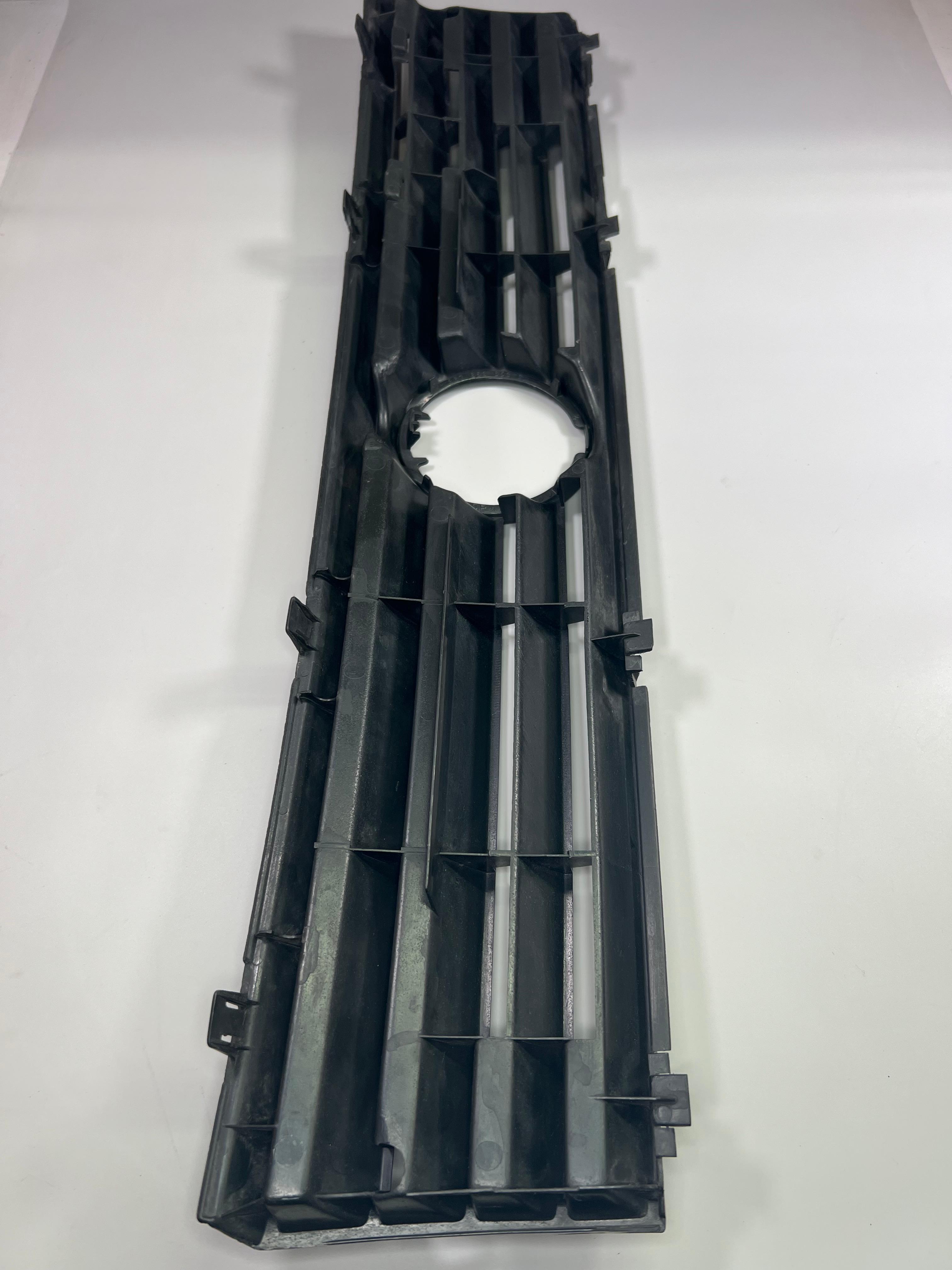 Kühlergrill Polo III G40 mit der original Teilenummer : 867 853 653 G