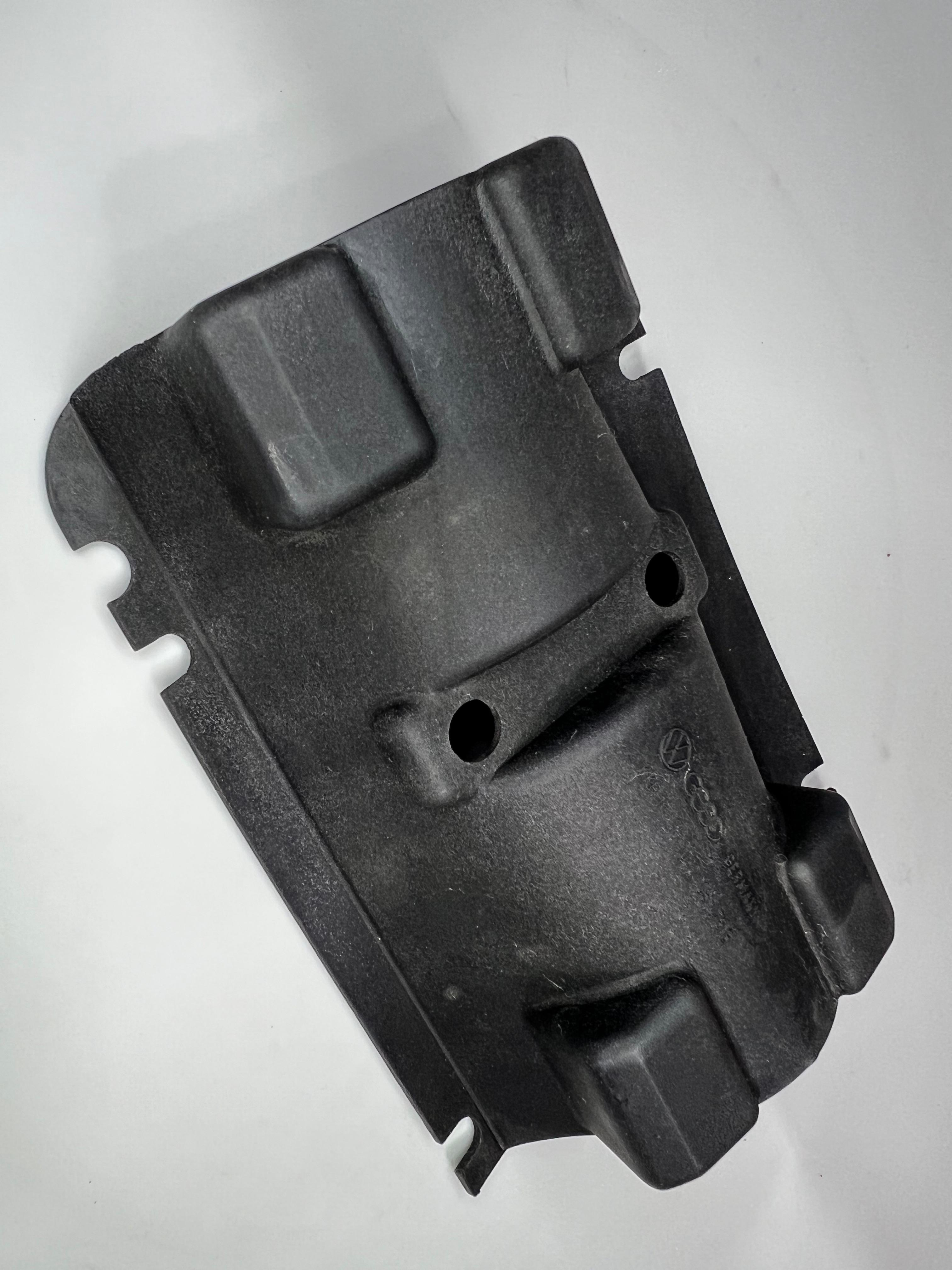 Ölabweiser unter dem Ventildeckel  für G40 Motoren original Teilenummer : 030 103 478 B