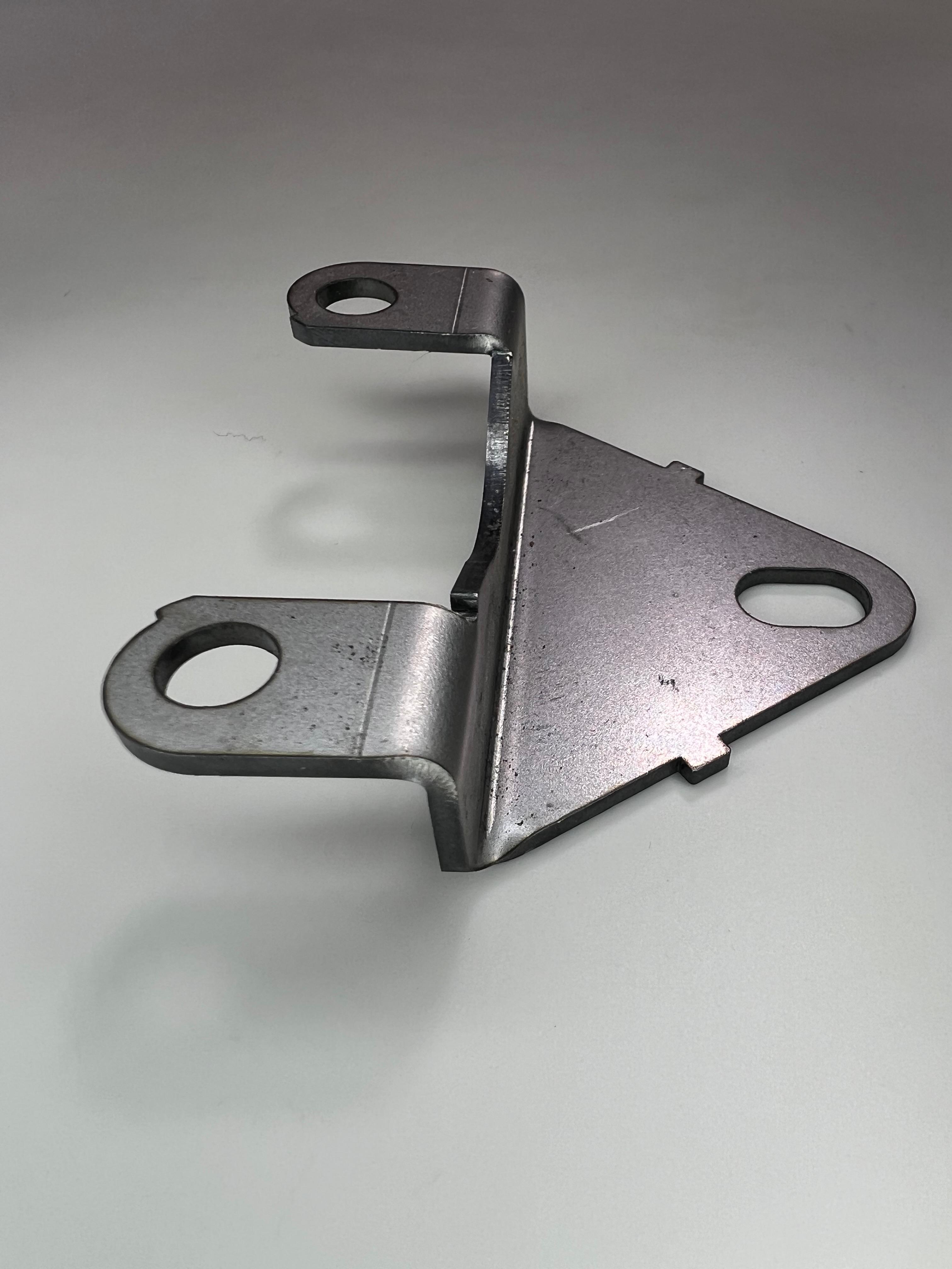 Halteblech am Benzindruckregler Kraftstoffdruckregler Original Teilenummer : 037 133 337 C für G60