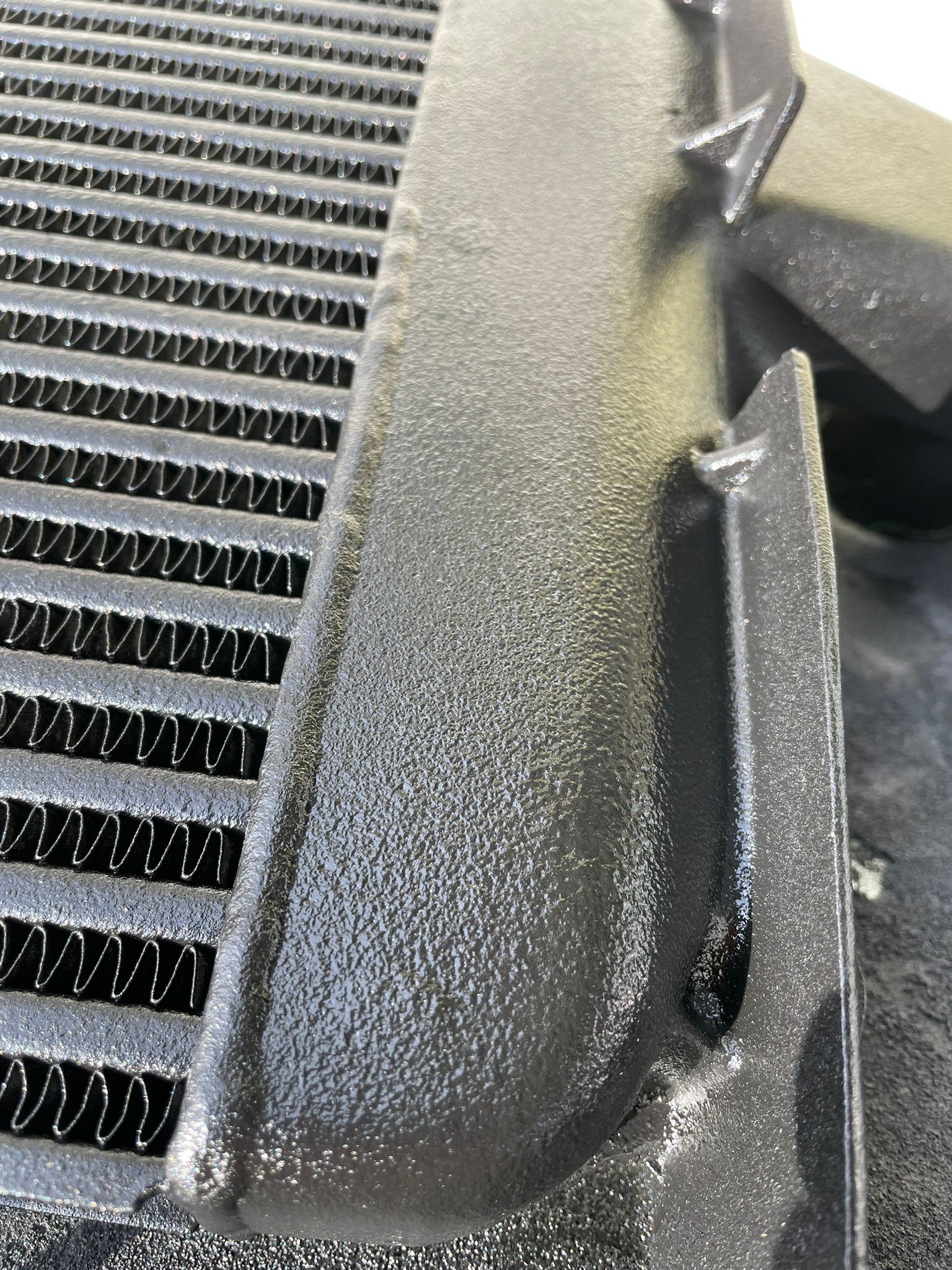 Lack Sprühlack für  Aluminium Ladeluftrohre, Wasserkühler oder Ladeluftkühler in schwarz Struktur