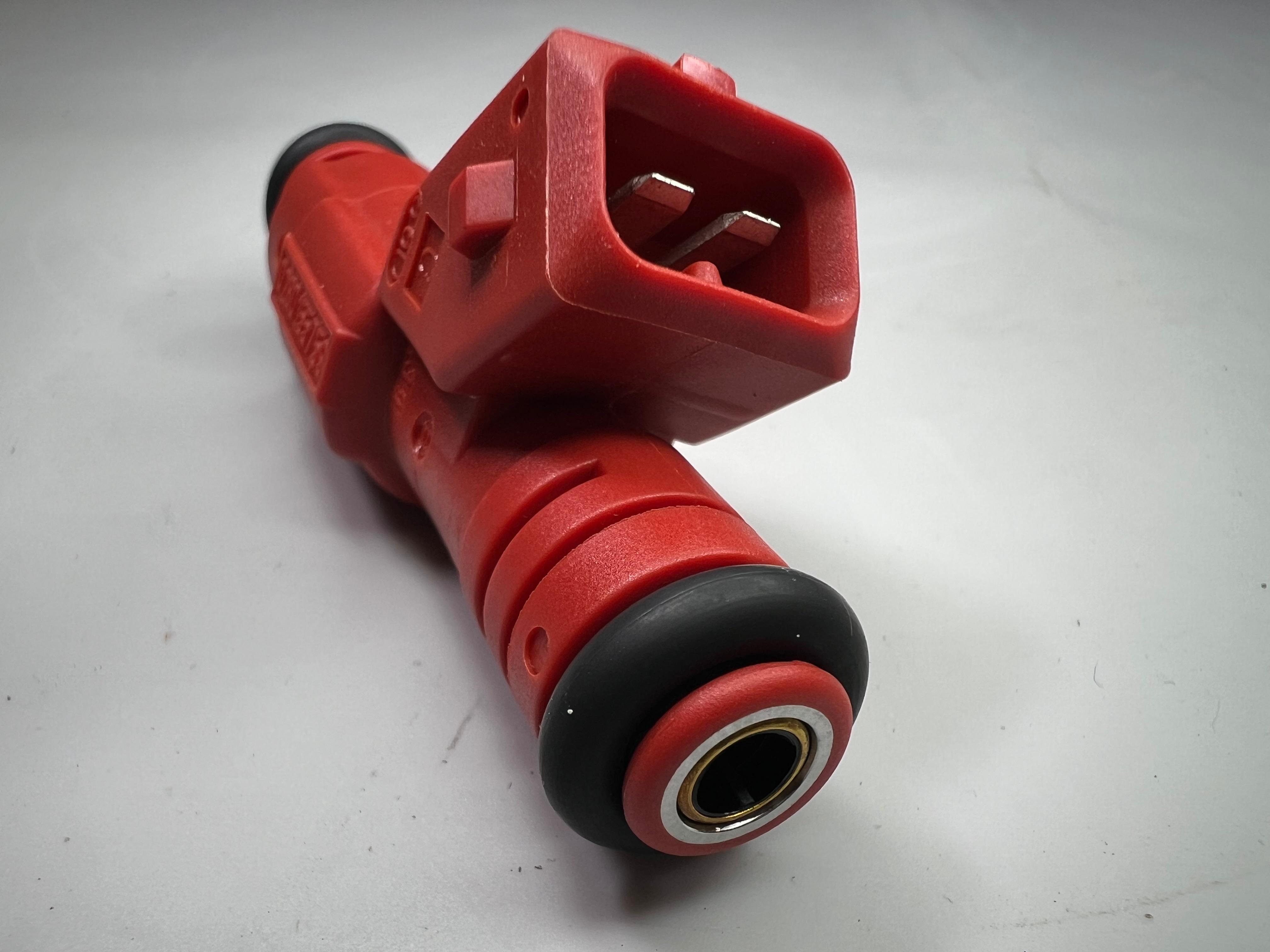 Eine Bosch Einspritzdüse EV6 in der Farbe rot und 315 ccm3 Durchfluss