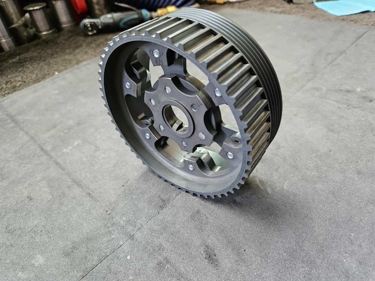 Verstellbares Nockenwellenrad für die 16VG60 Motoren mit 5PK Flachriemenrad zum Generator