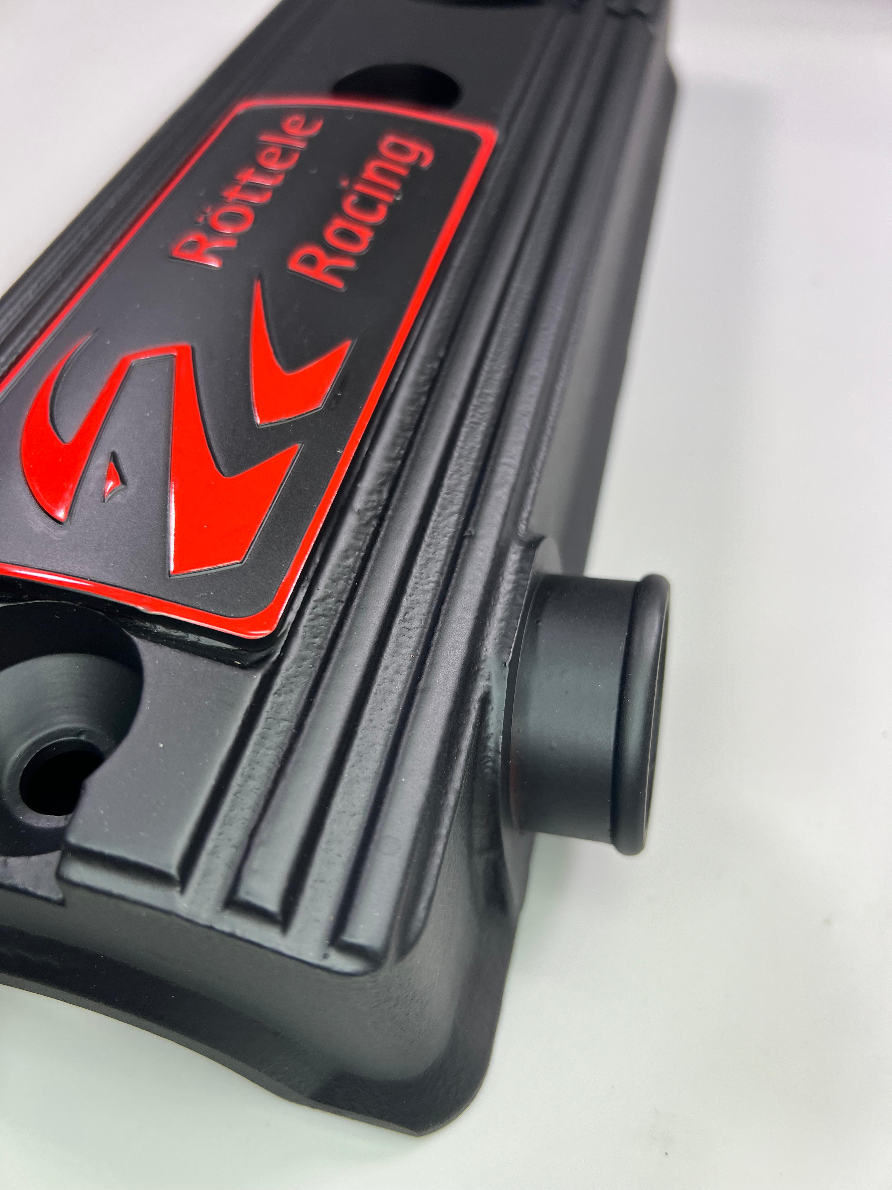 Ventildeckel Polo G40 mit unserem Logo in den Farben Blau, Rot und Gelb Röttele Racing