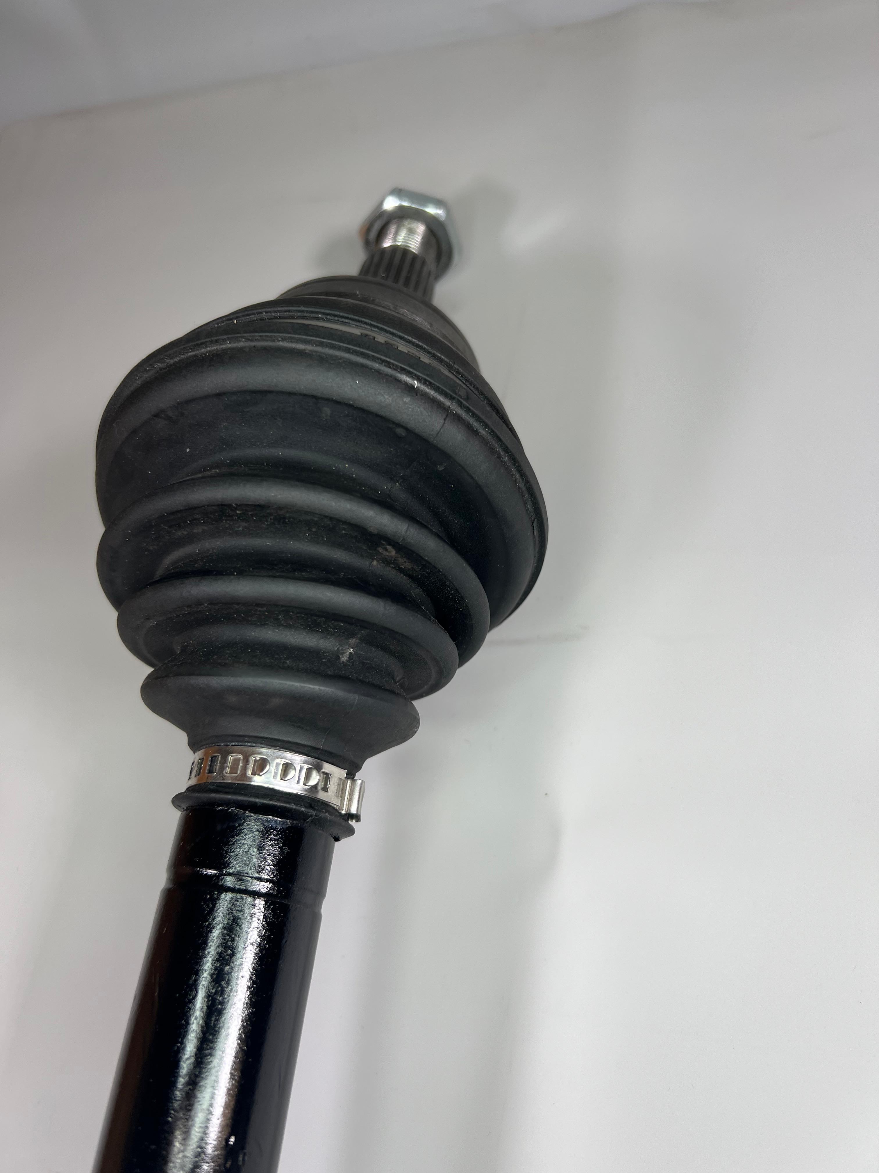 Antriebswelle kurz Golf 1 Vento Caddy Audi mit 020 oder 02A Getriebe