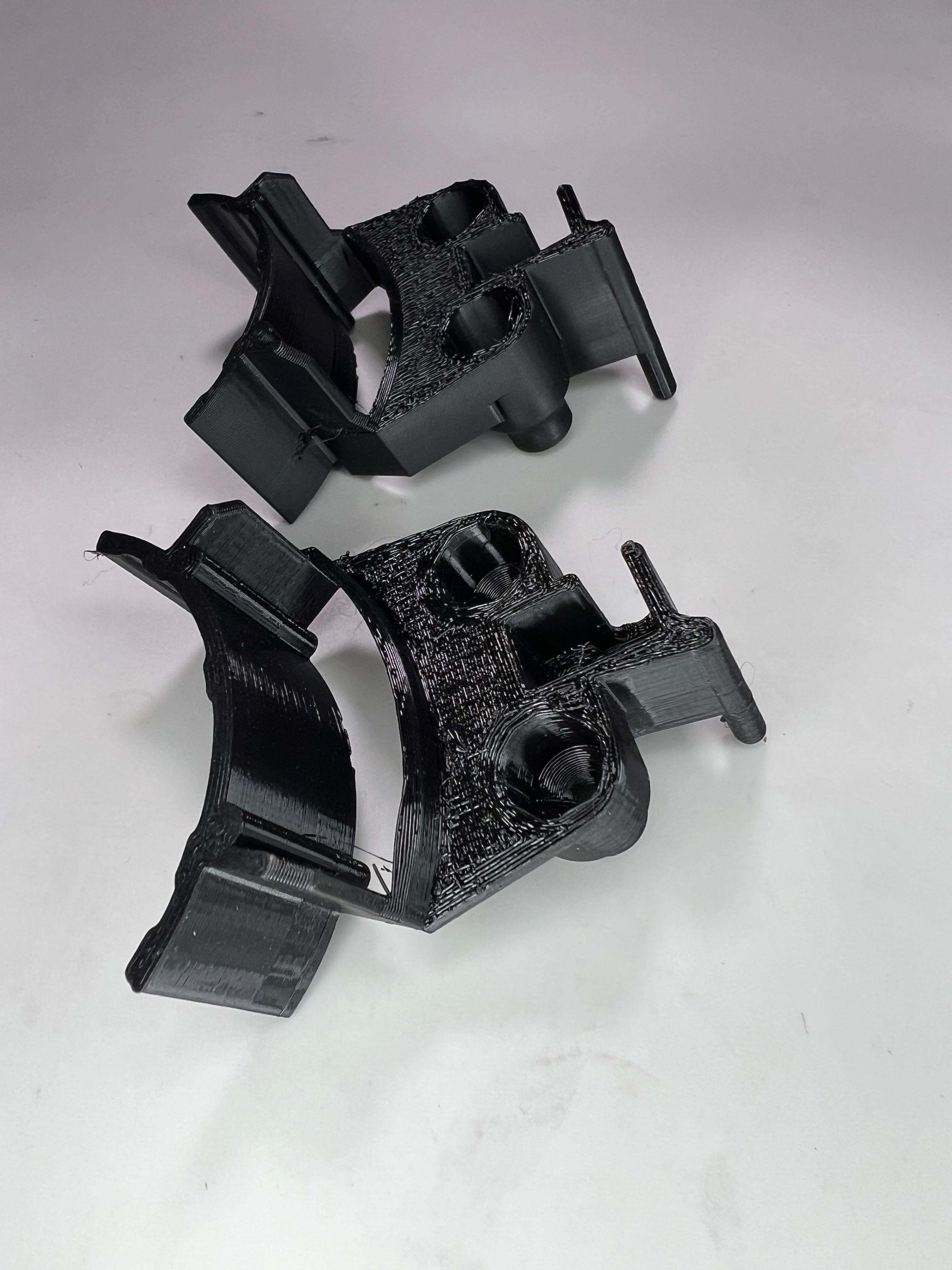 Halter am Lüftergebläse Elektrmotor aus Kunststoff  Teilenummer :  023330N