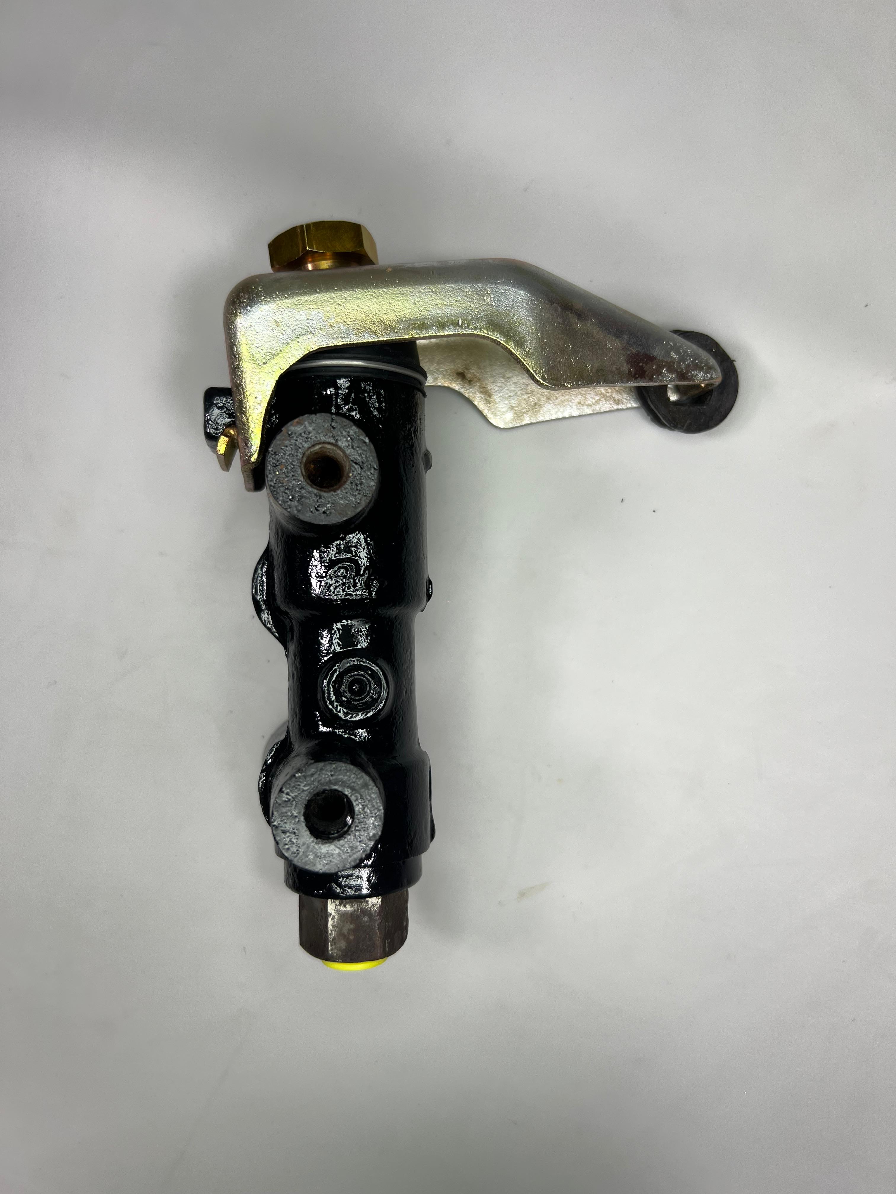 Bremskraftregler Achslastregler für Golf 1 Original Nummer : 841 612 151