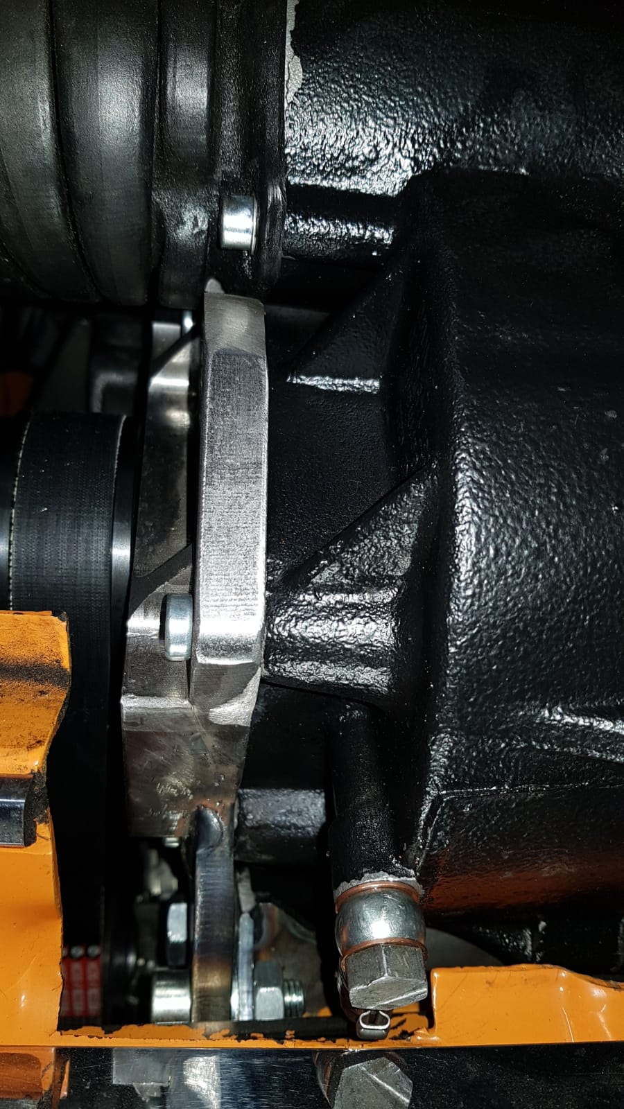 Halter für G60 Lader im Polo I