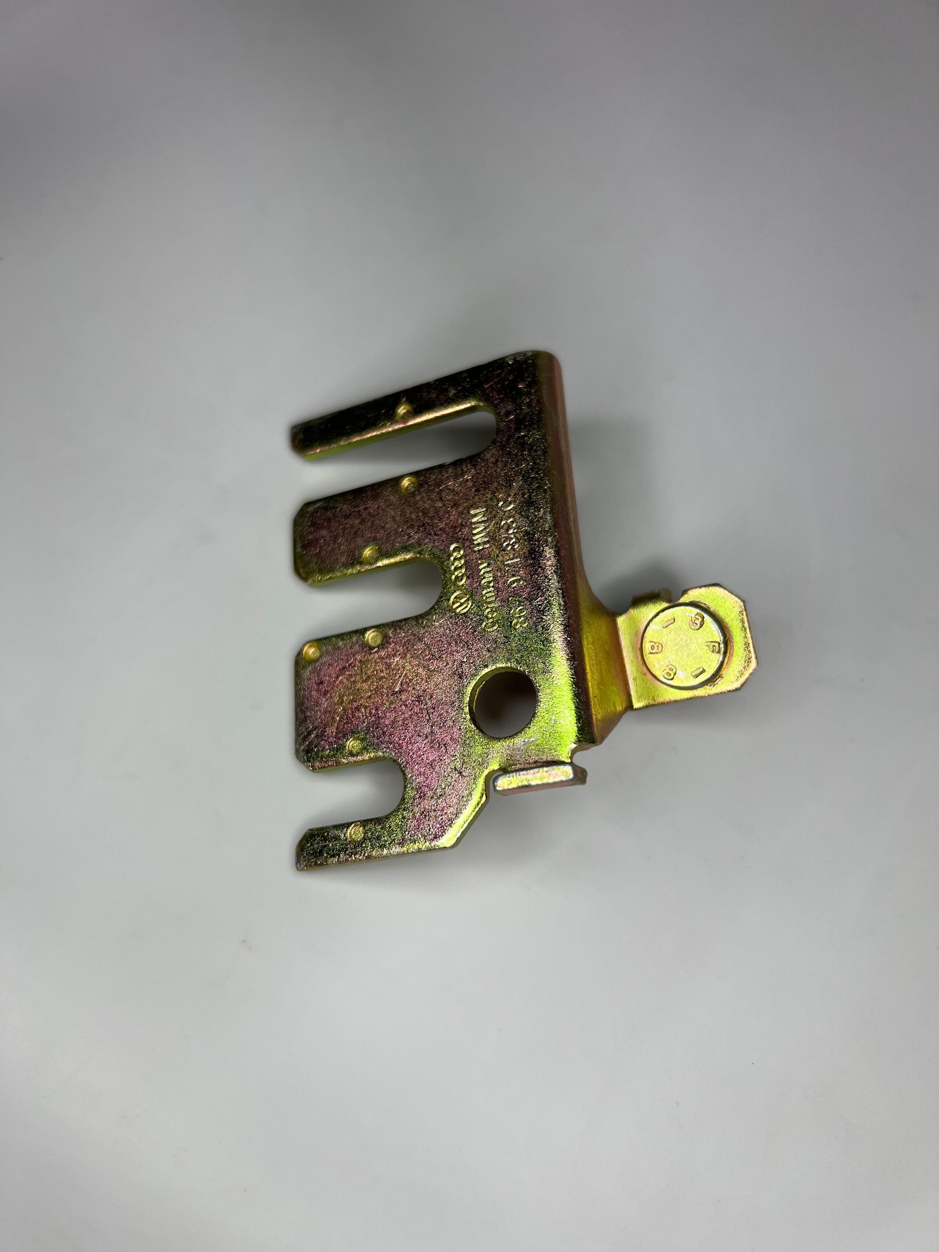 Halter neu aufgebaut für die Stecker der Lambdasonde Generator und Anlasser am Polo