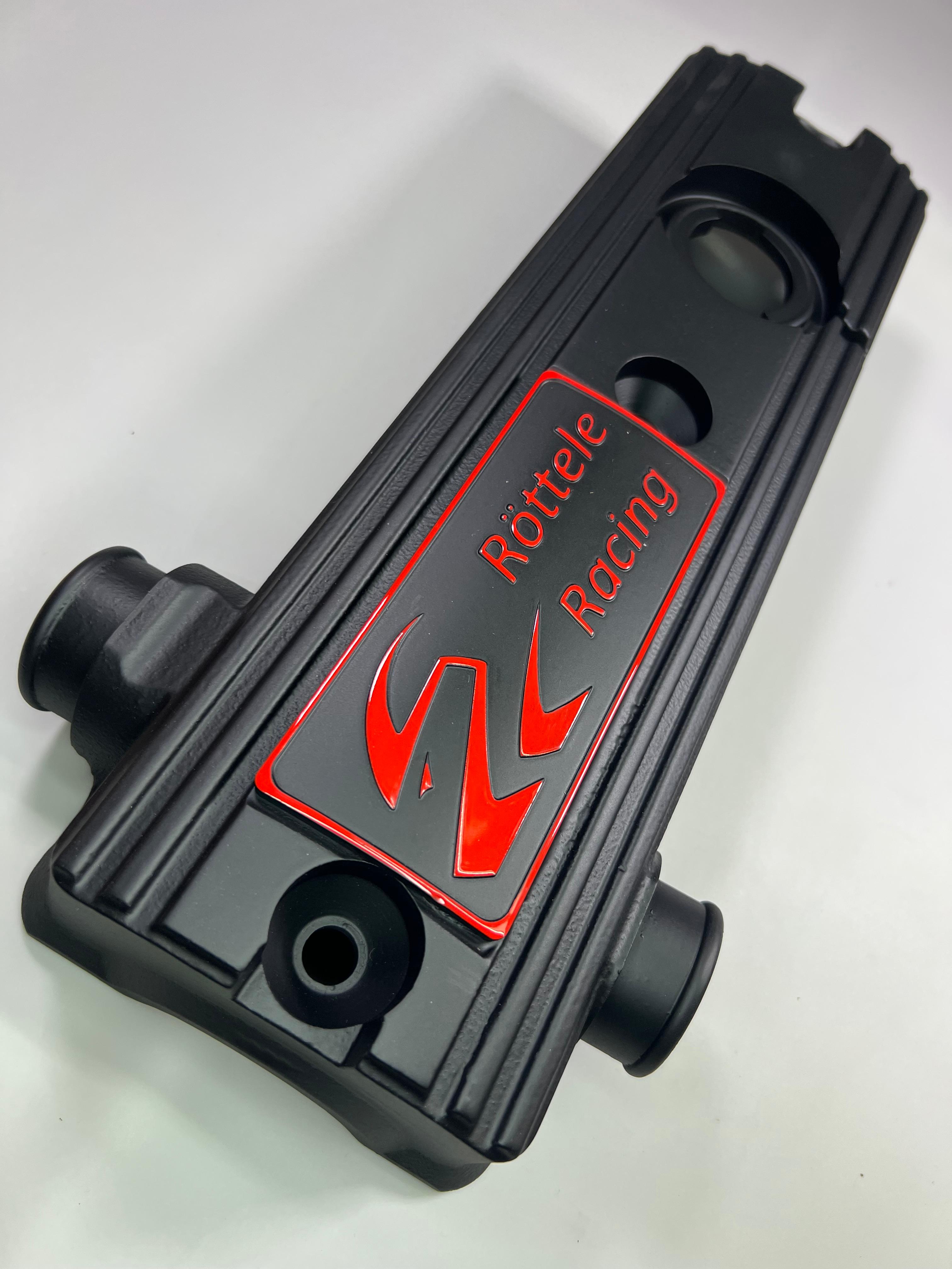 Ventildeckel Polo G40 mit unserem Logo in den Farben Blau, Rot und Gelb Röttele Racing