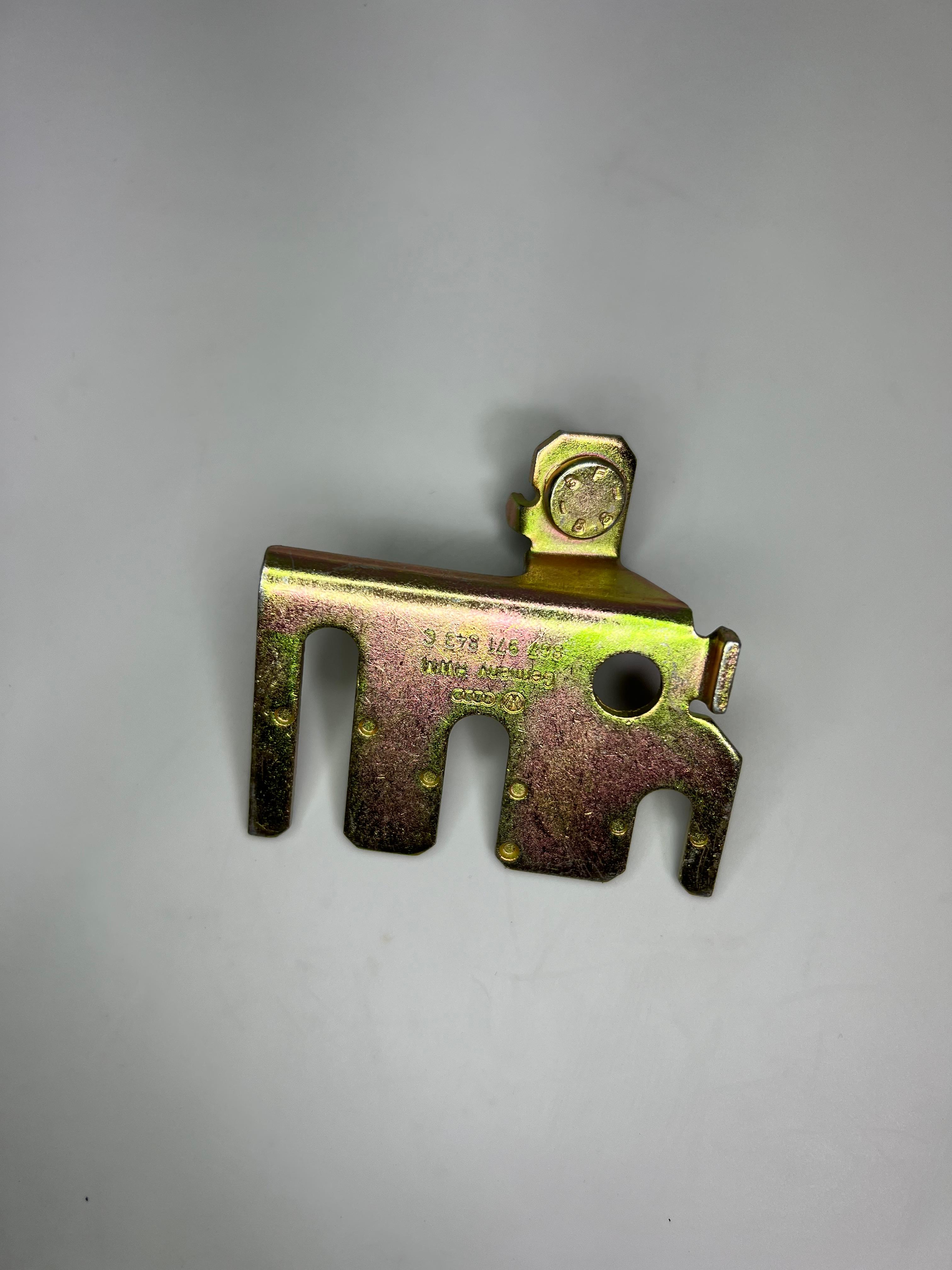 Halter neu aufgebaut für die Stecker der Lambdasonde Generator und Anlasser am Polo