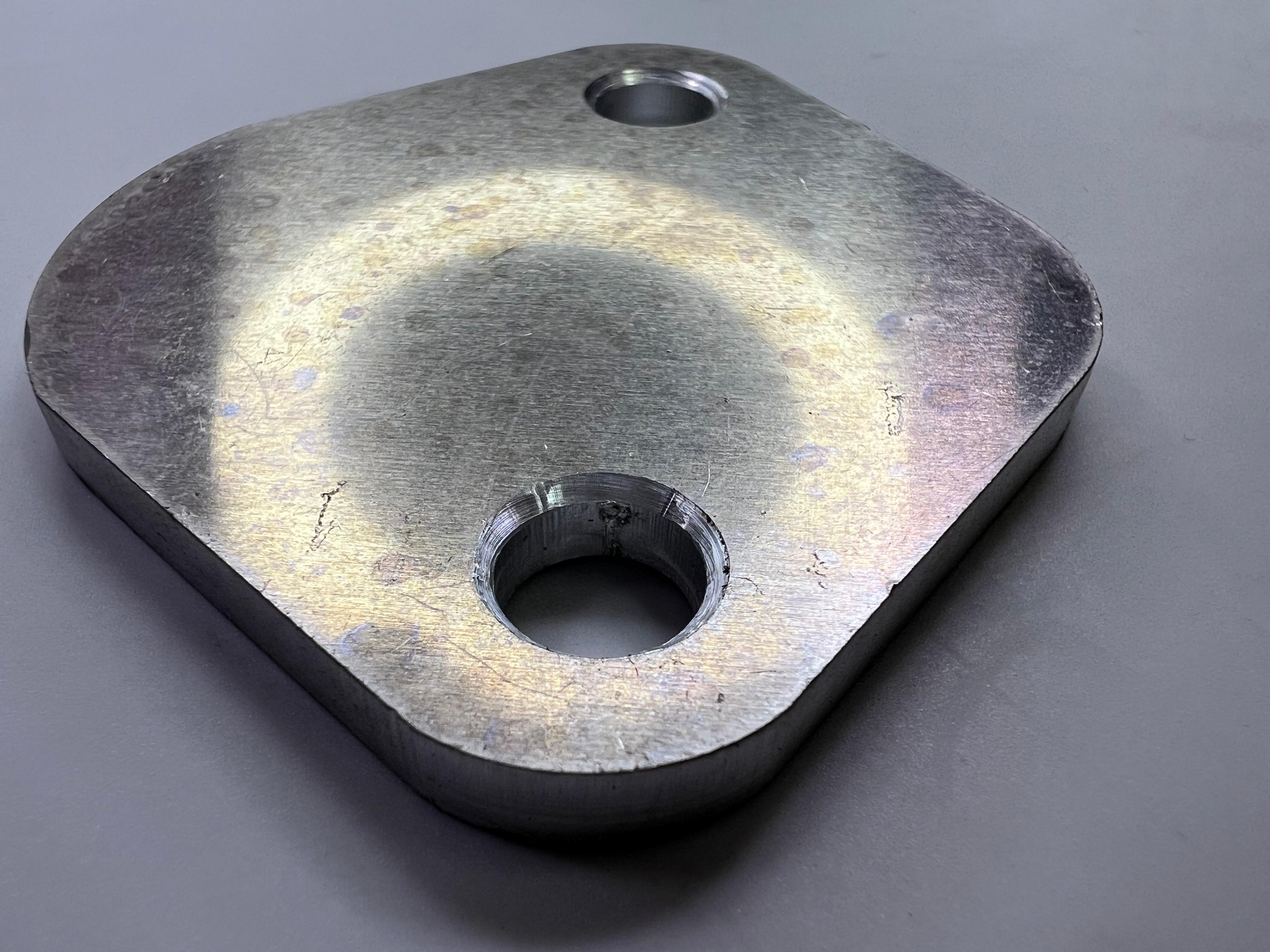Aluminium Abdeckplatte für die mechanische Kraftstoffpumpe Polo 1 mit Schlepphebelkopf bis Baujahr 1