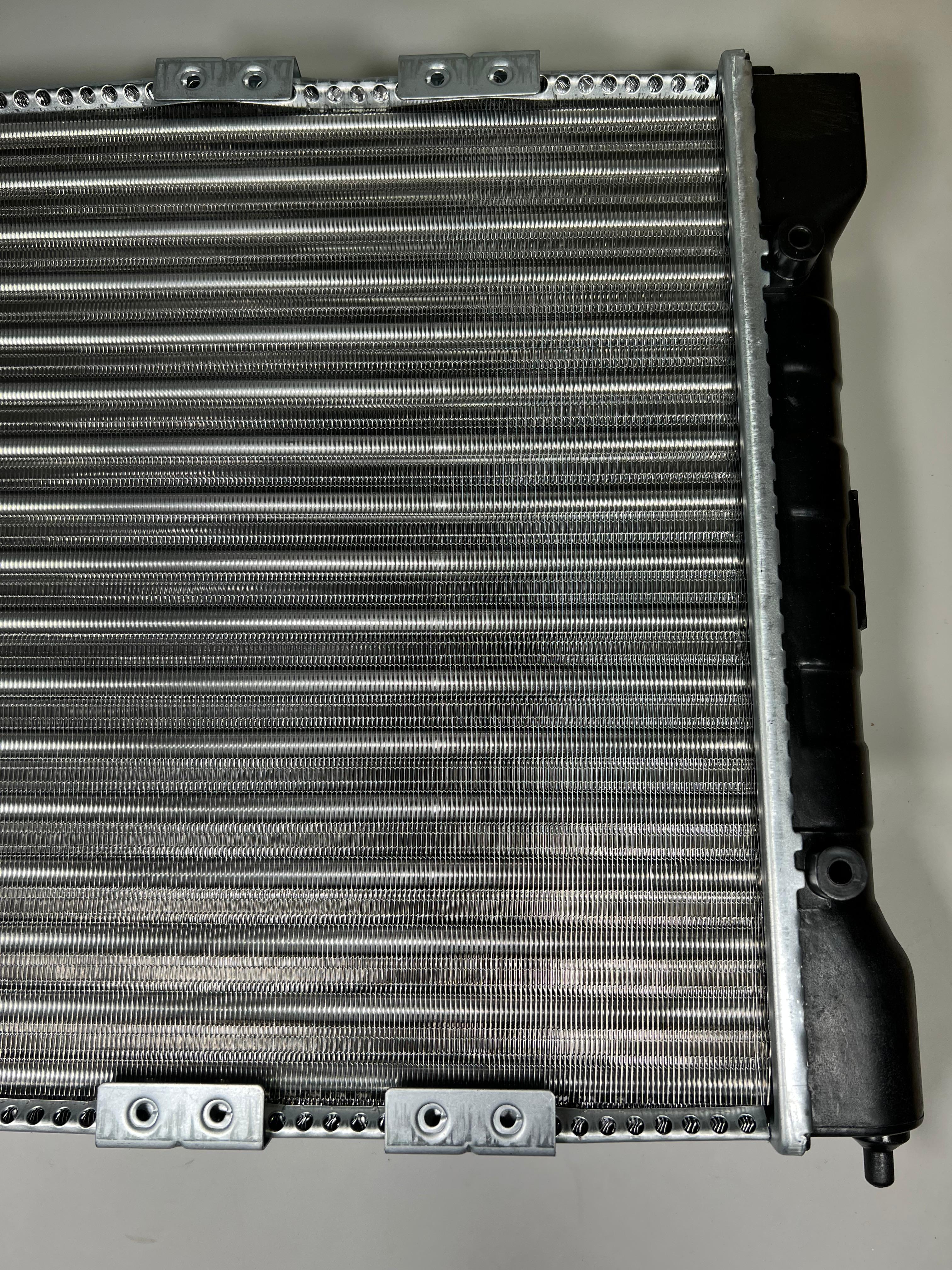 Wasserkühler mit Kunststoffkästen Golf II G60 mit 630mm Corrado und Golf 2 G60