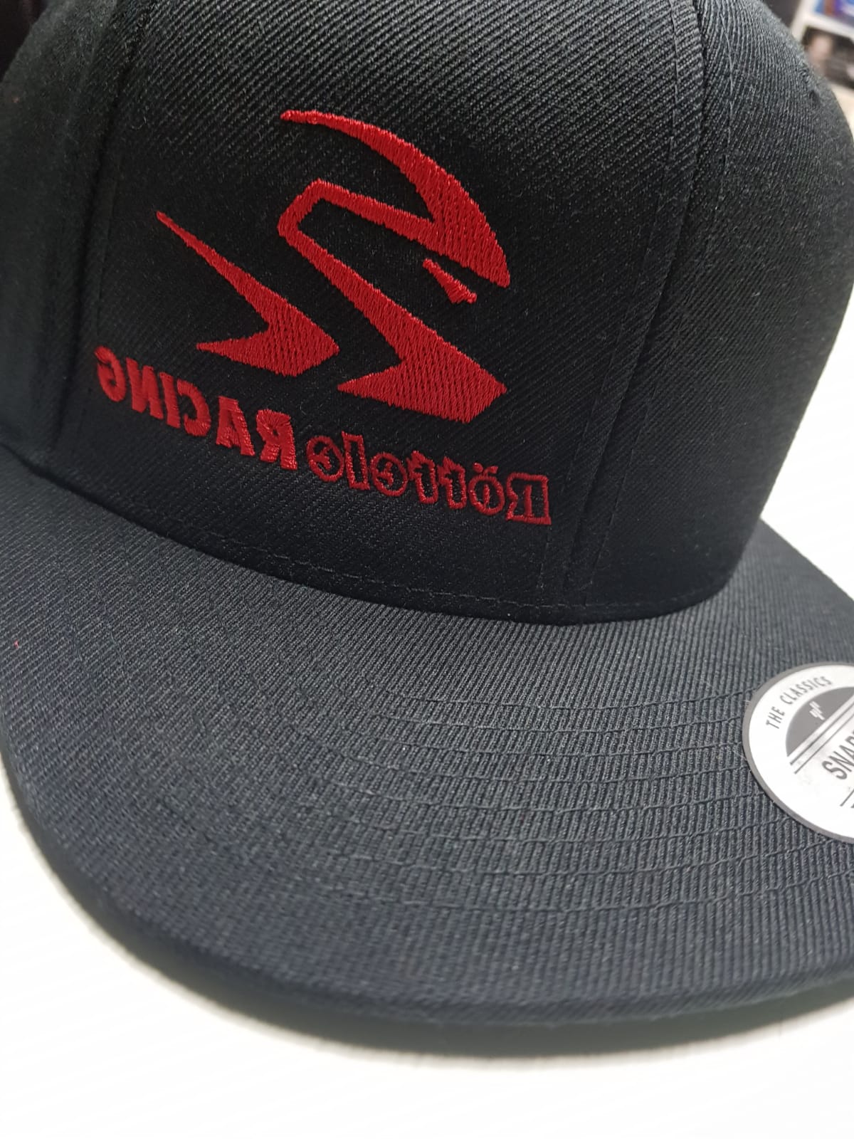 Kappe Snapbacks Selfie mit Röttele-Racing Werbung
