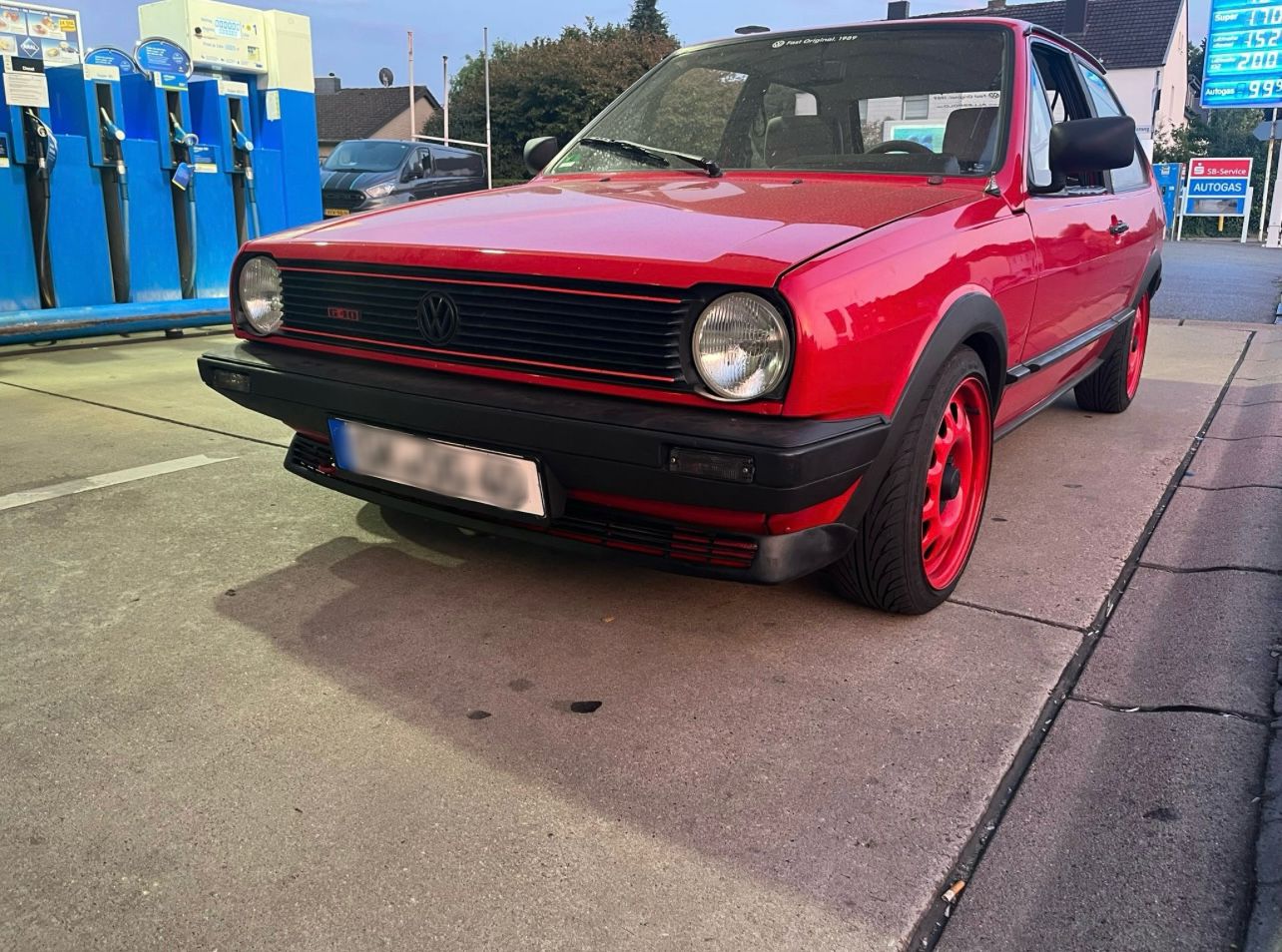 Polo II G40 original Frontspoiler als Nachbau mit Schrauben Nieten und Clips