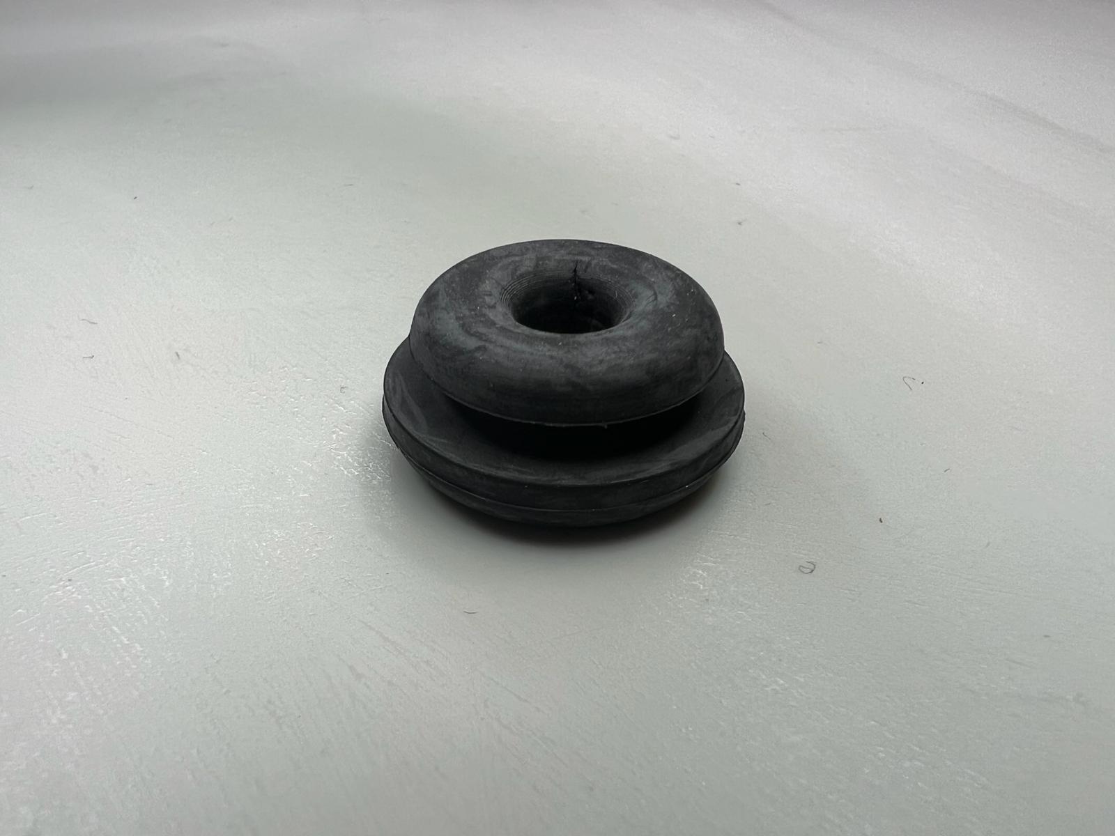 Gummi für Haubenaufsteller Polo Golf T4 Original Teilenummer : 171823395