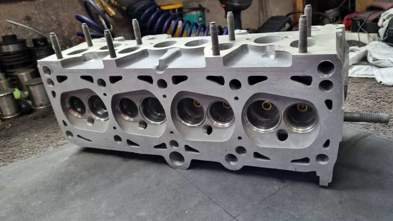 G60 original und neuer Zylinderkopf 037 103 373 A mit Ventilen und Hydrostößel