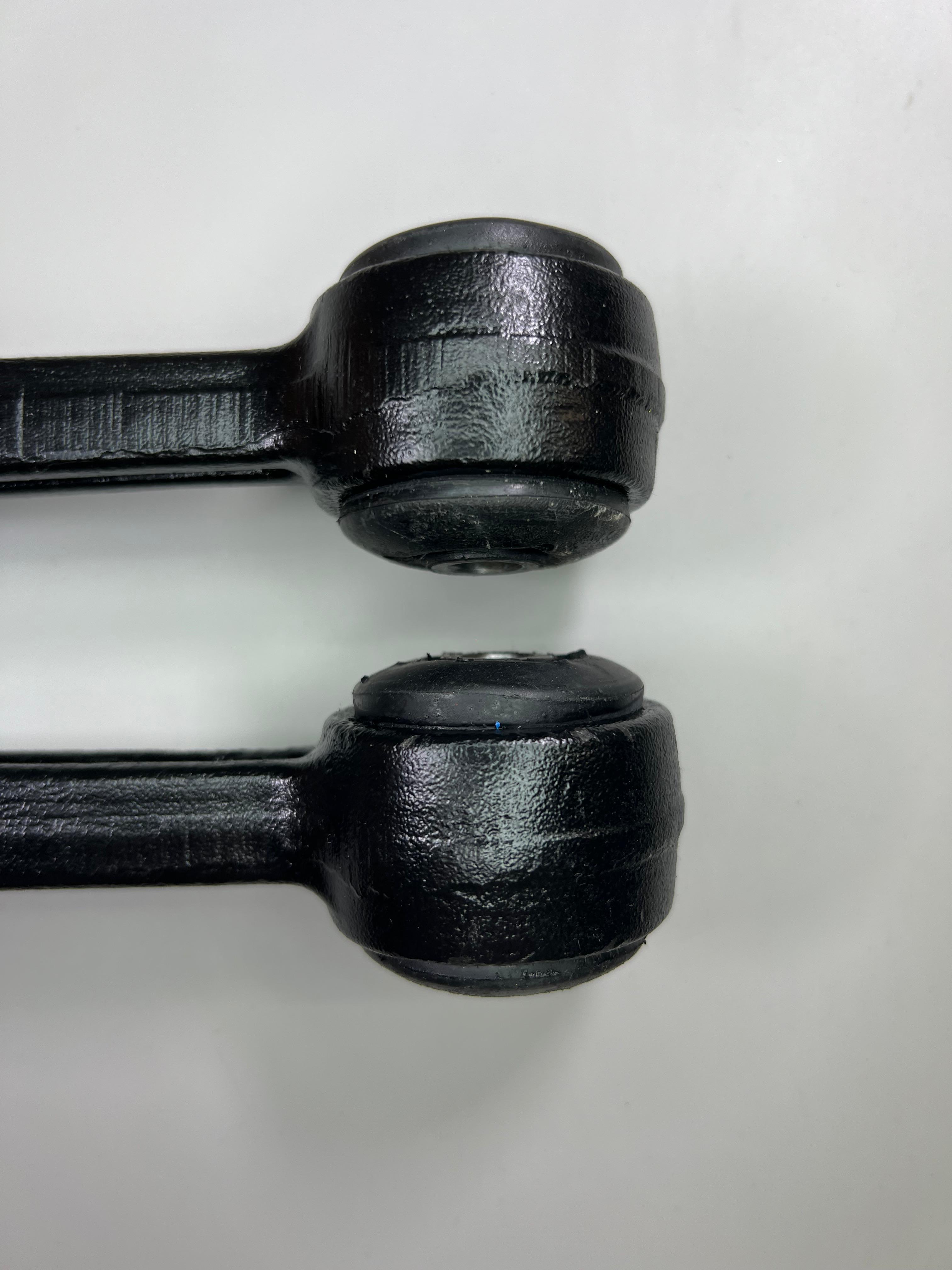 Querlenker Polo G40 links und rechts mit PU-lager für die Stabilisatoraufnahme und innen original