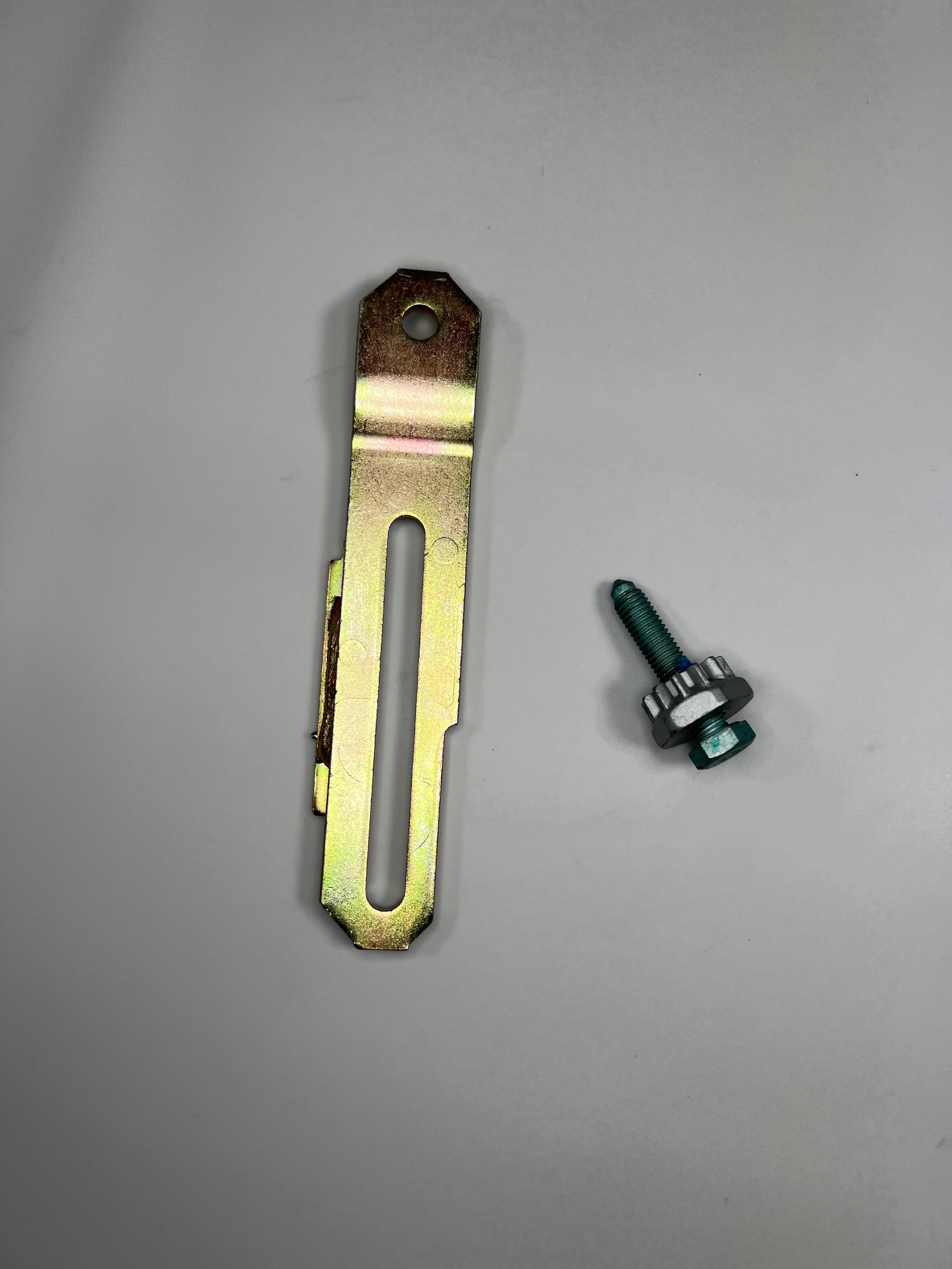 Lichtmaschinenhalter Generatorhalter Stütze Spannhebel Golf II mit verstellung original Teilenummer