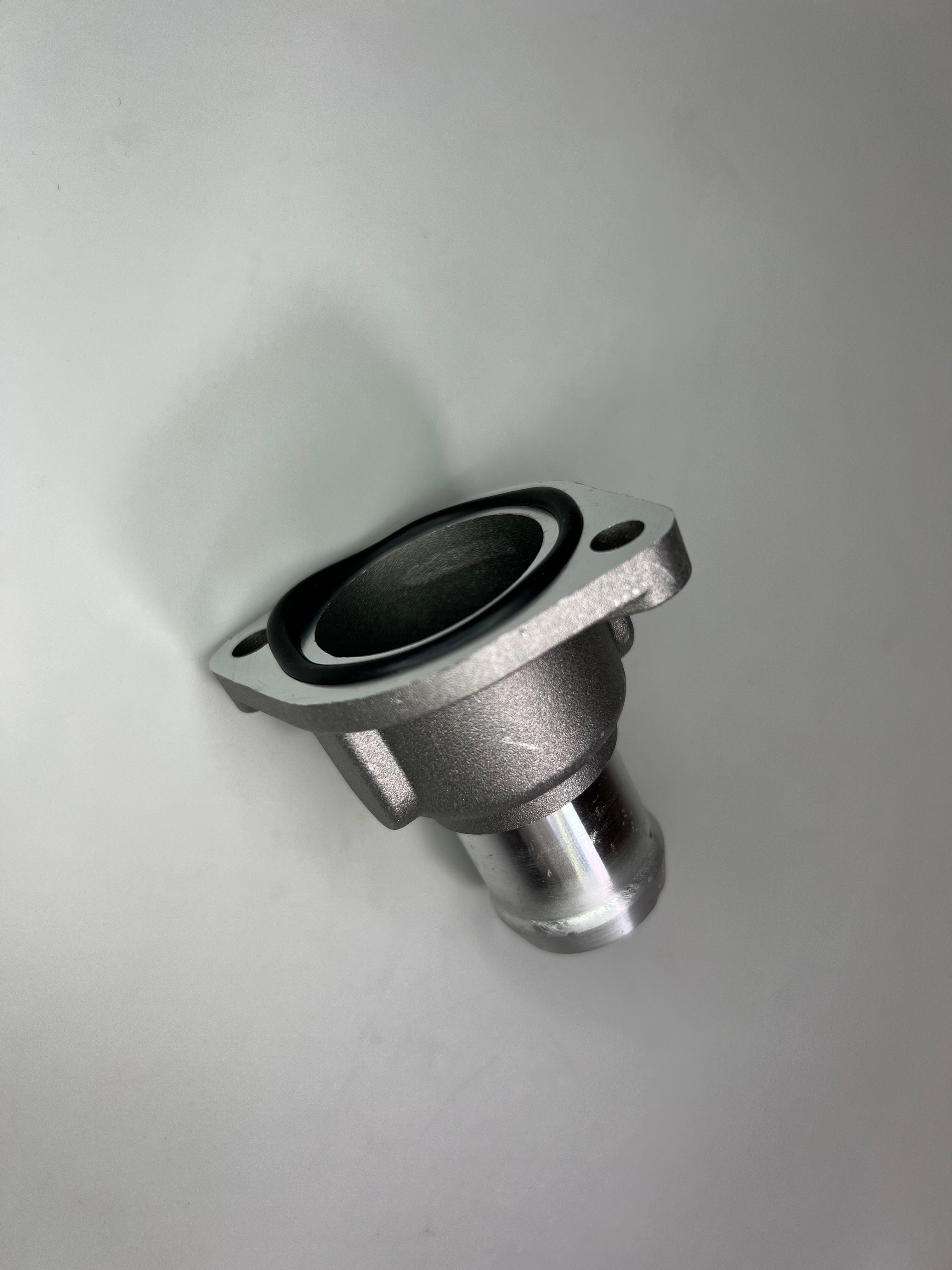 G60 Wasserflansch am Zylinderkopf links aus Aluminium Feinguss mit Dichtring