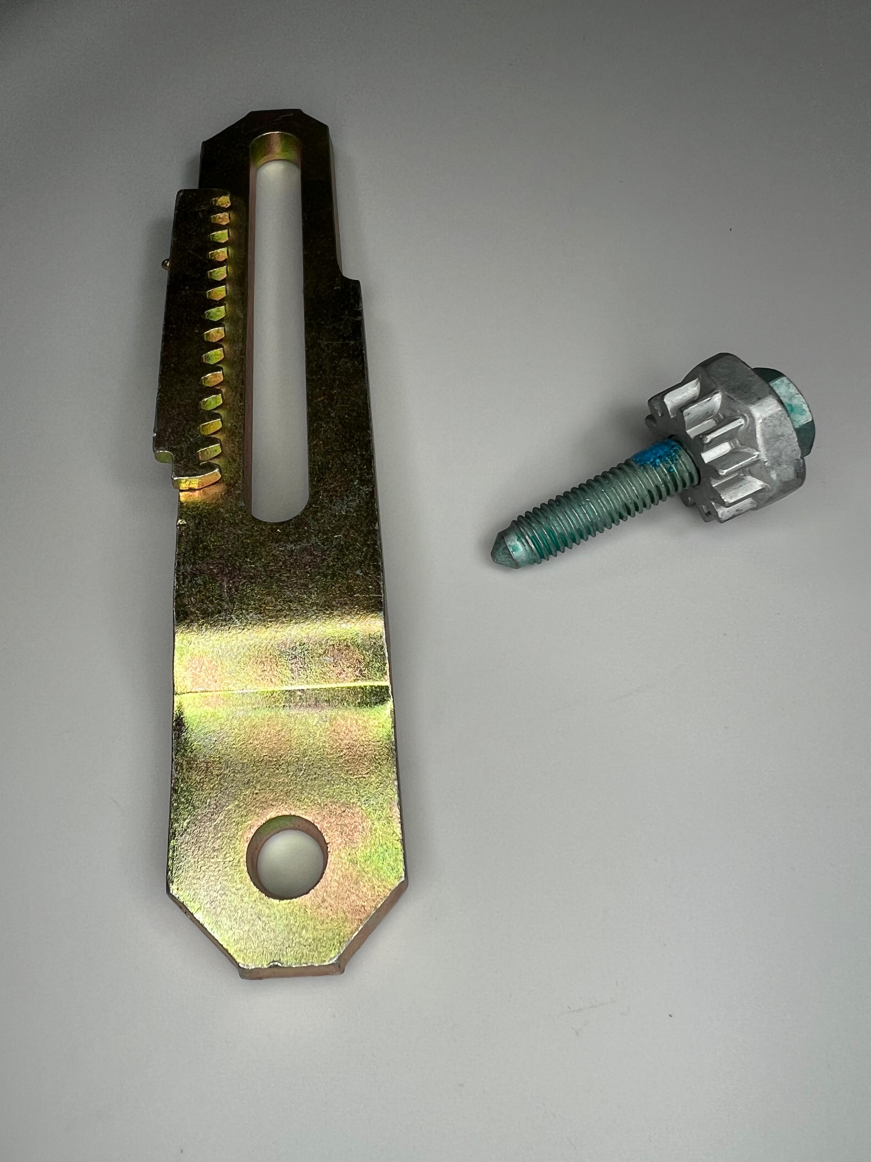 Lichtmaschinenhalter Generatorhalter Stütze Spannhebel Golf II mit verstellung original Teilenummer