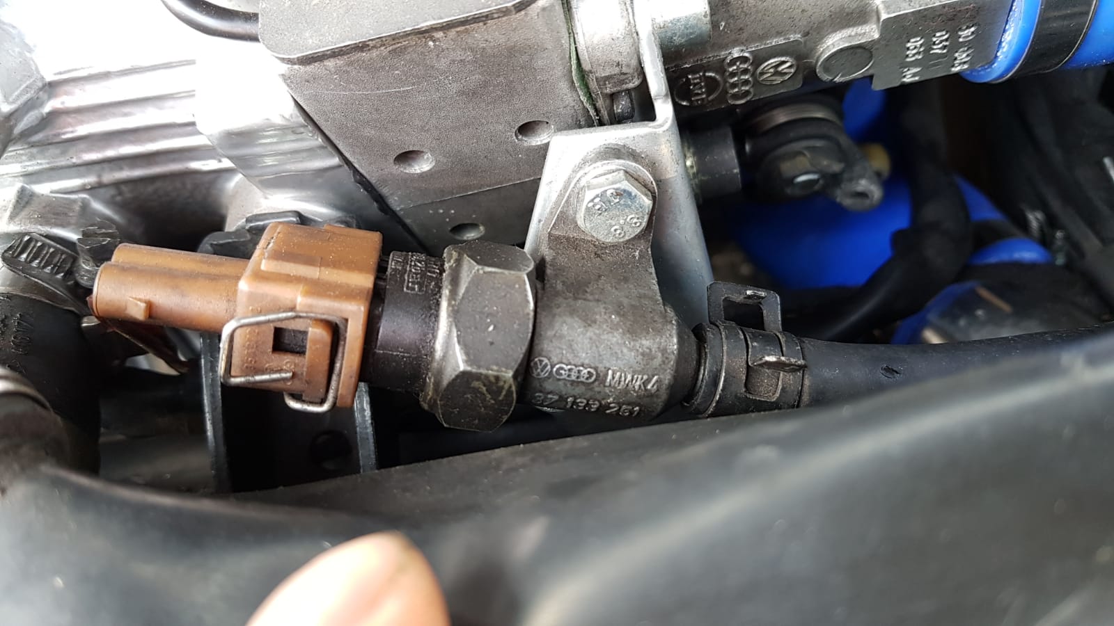 Blech für die Schalteraufnahme vom Kraftstoffdrucksensor an der G60 Drosselklappe