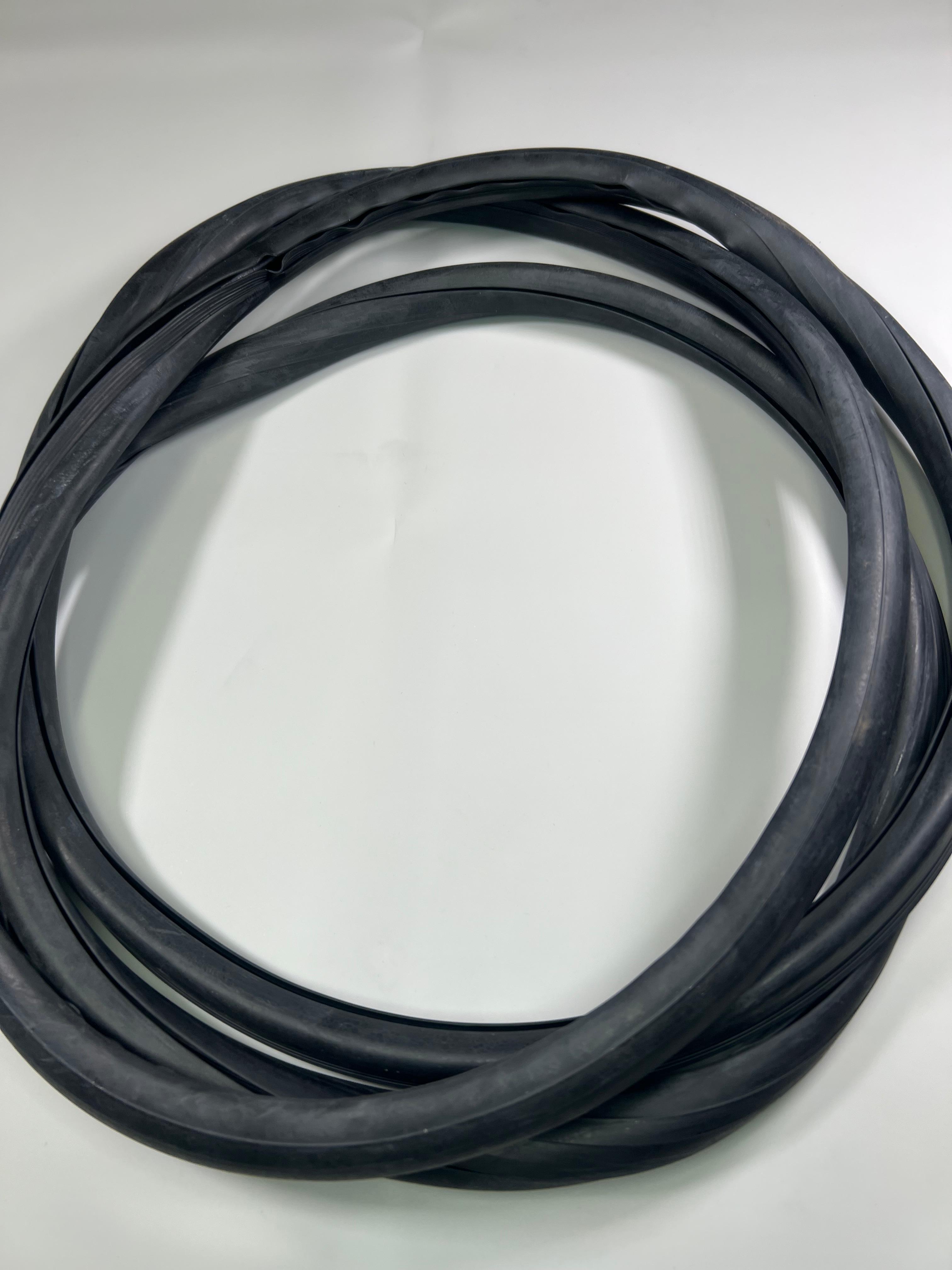 Dichtungsgummi für die Windschutzscheibe Polo II und III G40