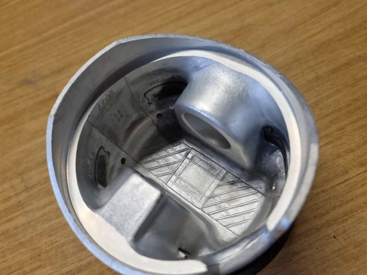 Kolben original von Mahle für die G60 Motoren PG Zylinderbohrung mm: 81,26 mm