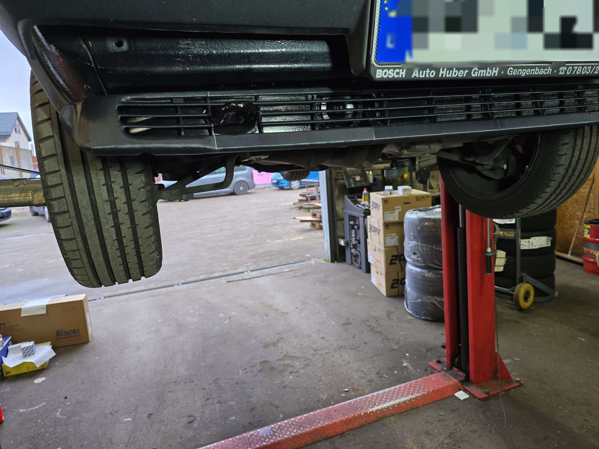 Polo II G40 original Frontspoiler als Nachbau mit Schrauben Nieten und Clips