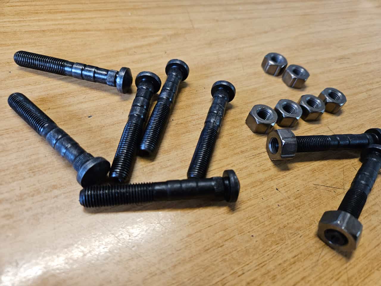 Pleuelschrauben Pleuelschraubensatz mit Muttern für VW Motoren M8 x 1