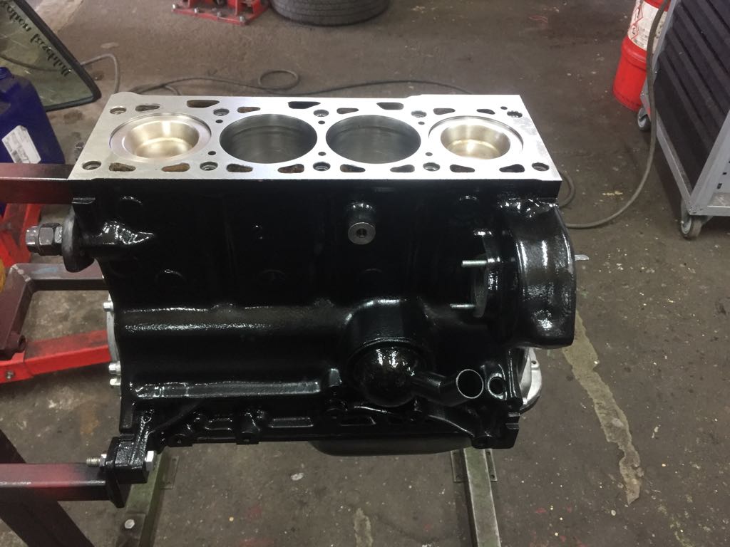 Polo G40 Tauschmotor mit neuen Kolben Motorkennung: PY ab Baujahr 1988 mit geschraubtem Wasserrohr