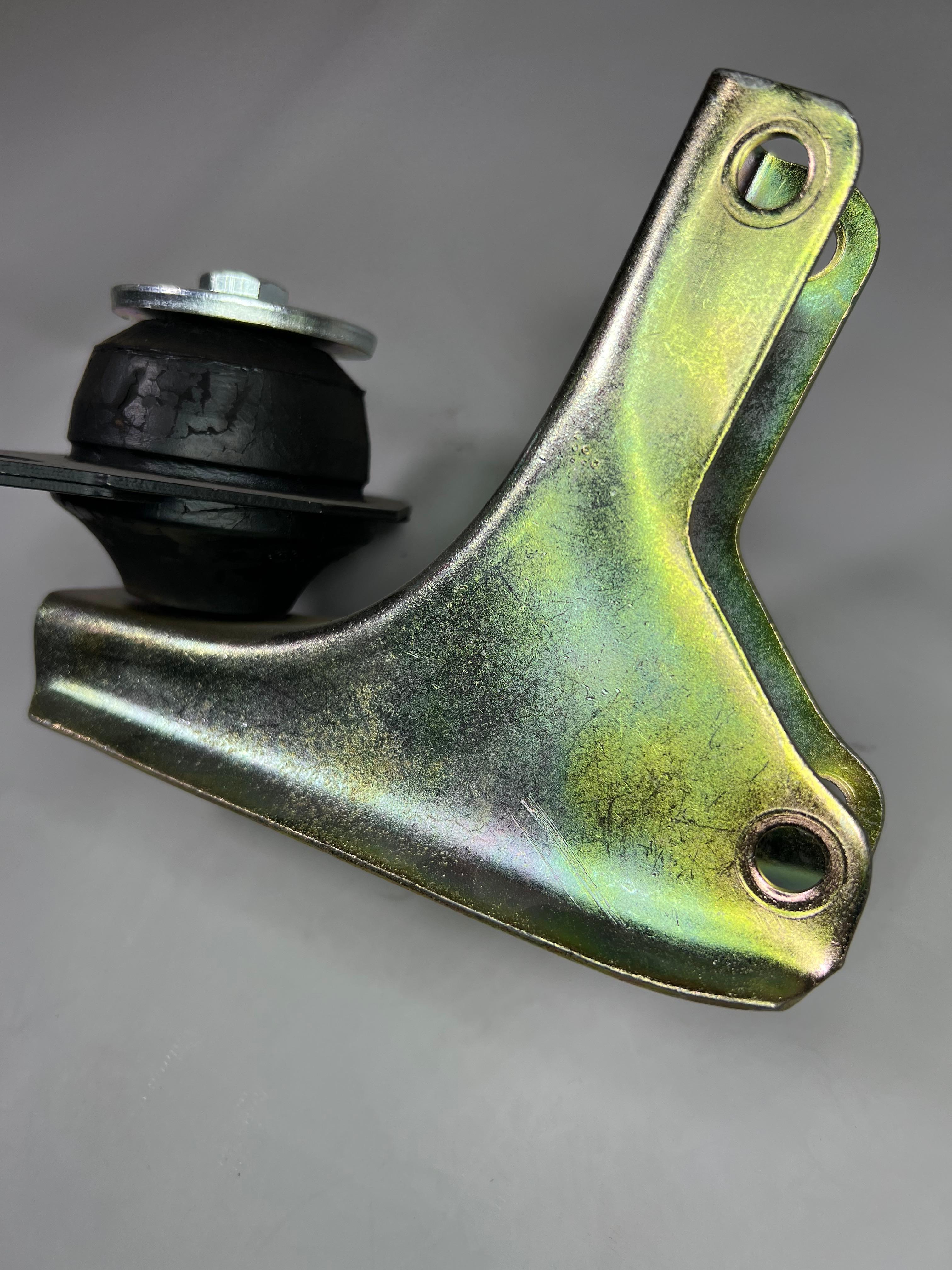 Gummi Metall Motorlager mit Halter hinten am Getriebe Polo G40