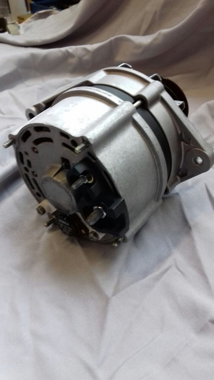 Generator für Polo G40 PY von Bosch ohne Tauschteil 65 A Original Nummer : 068 903 017 M