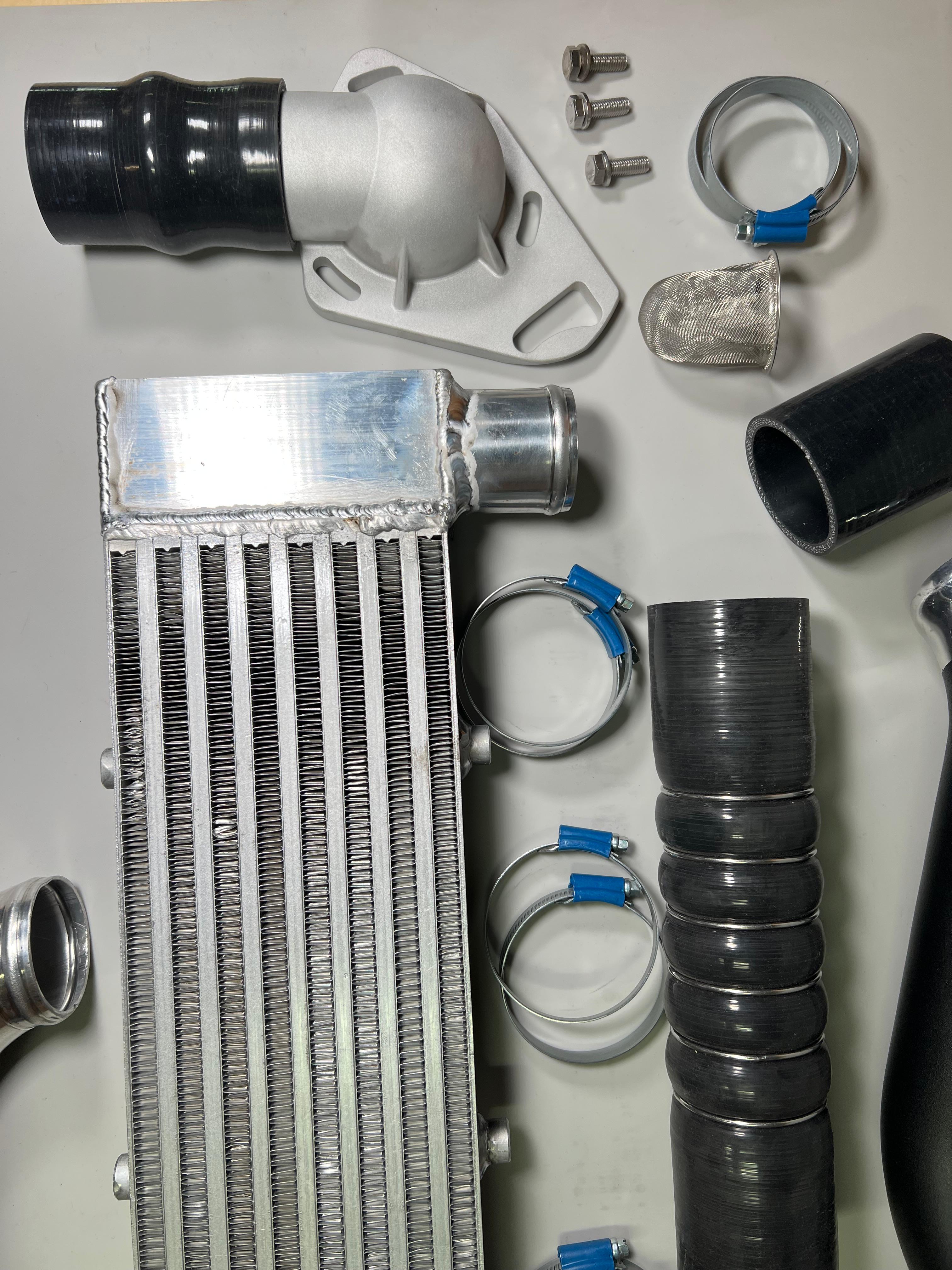 Polo II G40 Ladeluftkühler-Kit mit Ladedruckrohre, Auslassbogen und Schläuchen