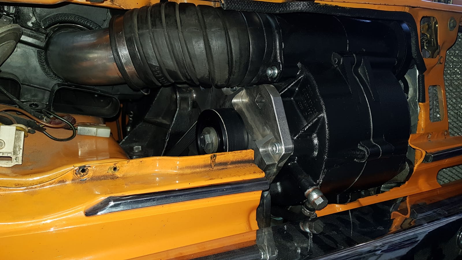 Halter für G60 Lader im Polo I