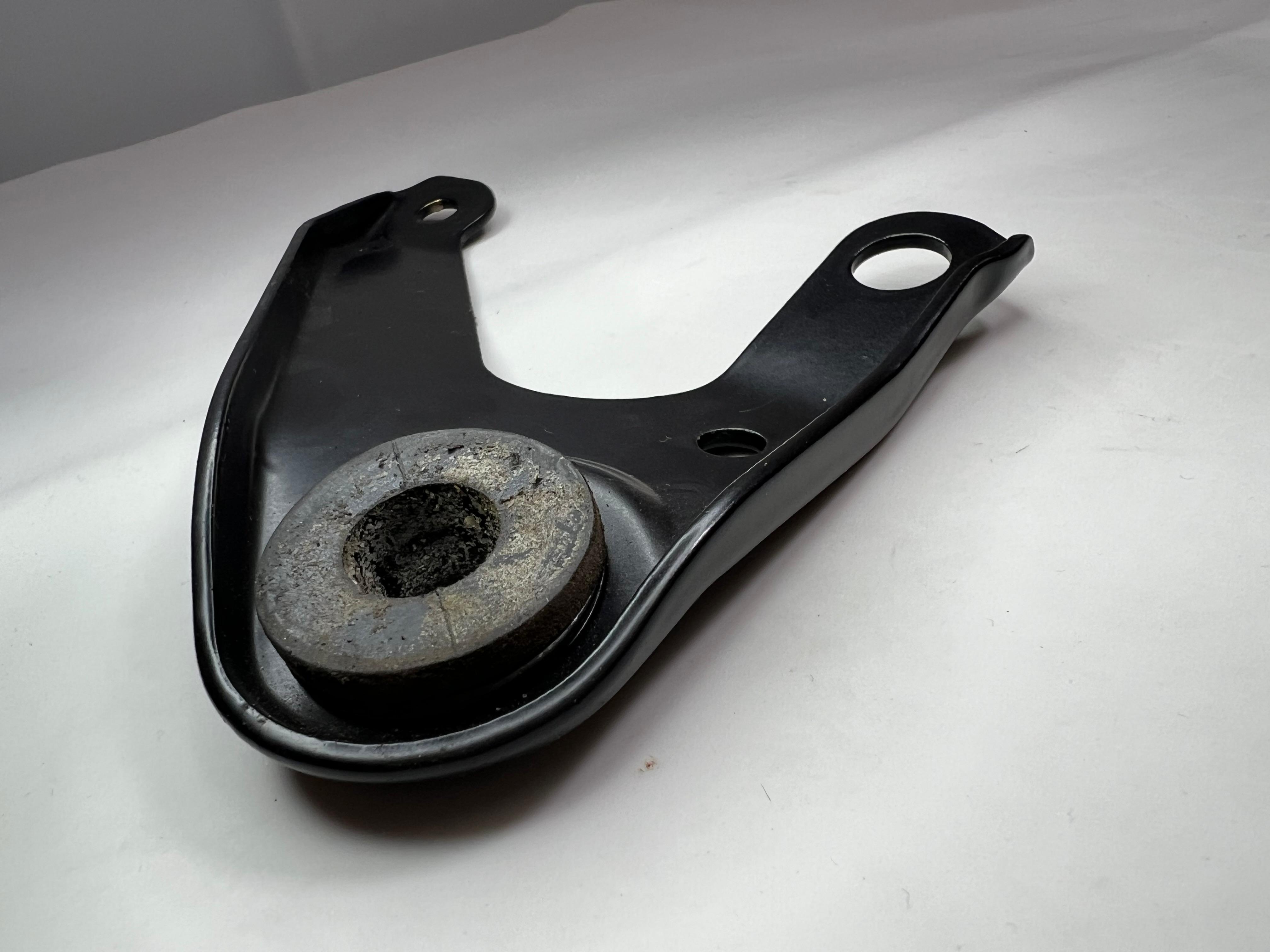 Halter Halterung am Getriebe zur befestigung für den Auspuff