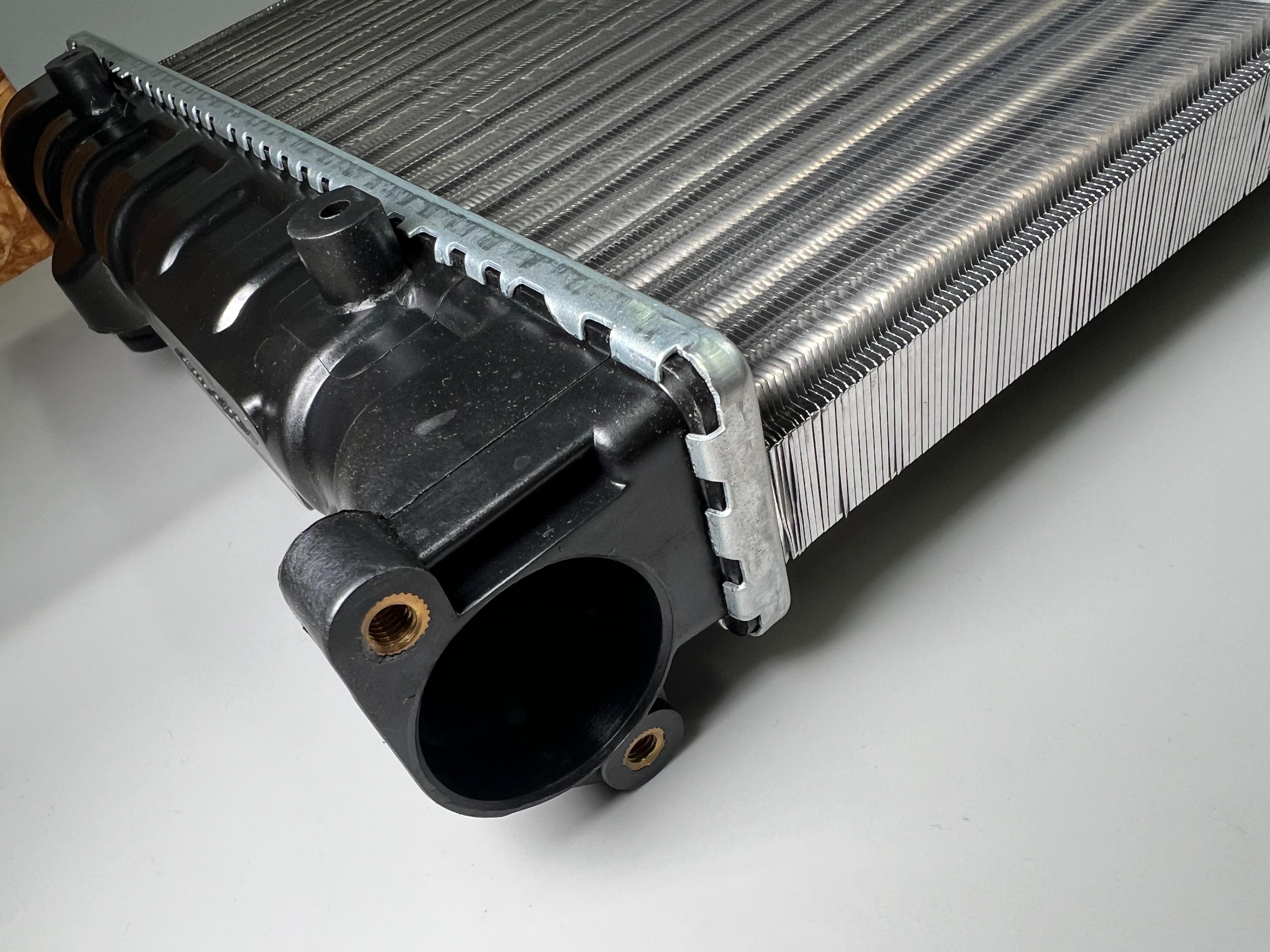 Wasserkühler mit Kunststoffkästen Golf II G60 mit 630mm Corrado und Golf 2 G60