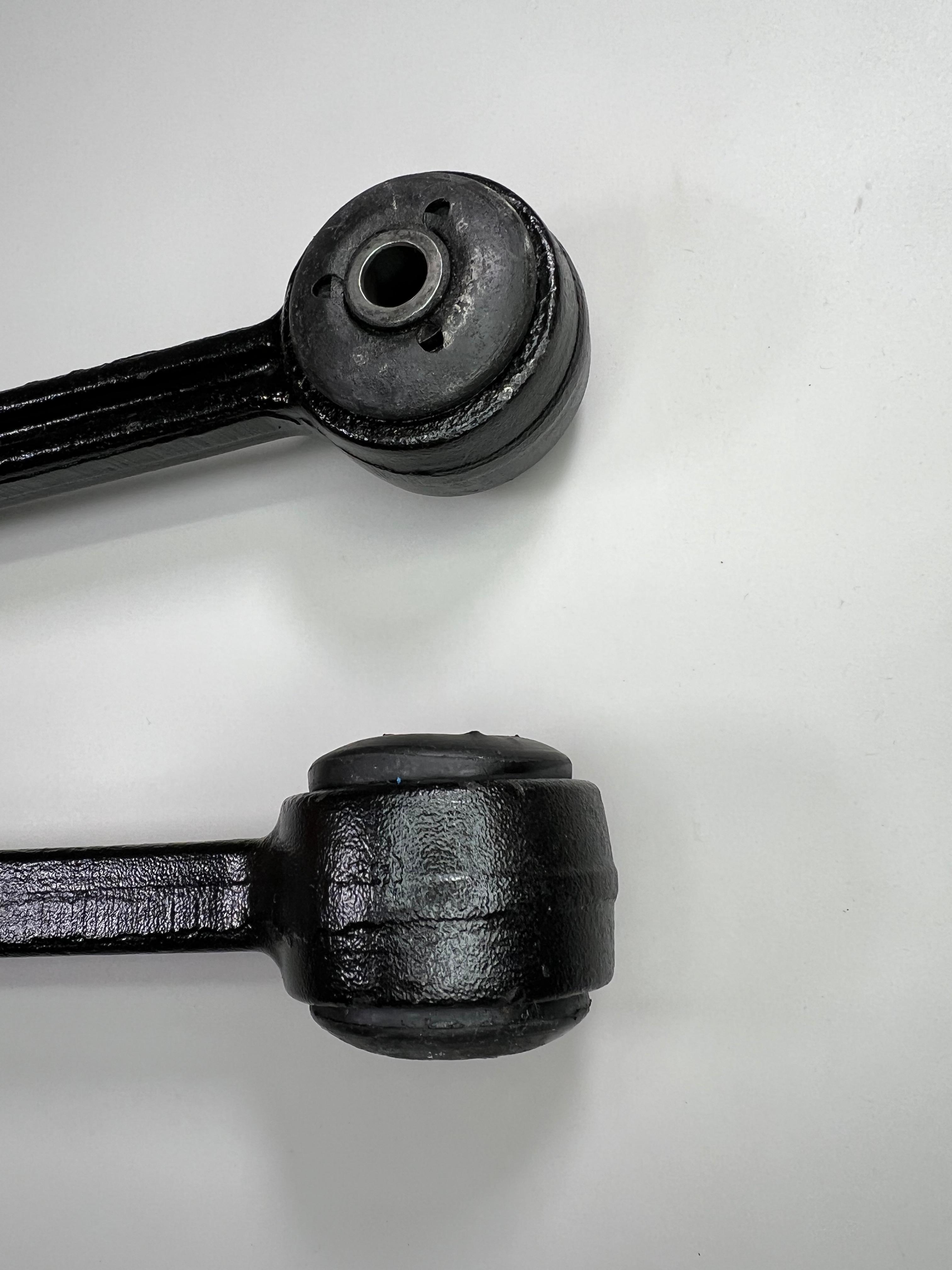 Querlenker Polo G40 links und rechts mit PU-lager für die Stabilisatoraufnahme und innen original