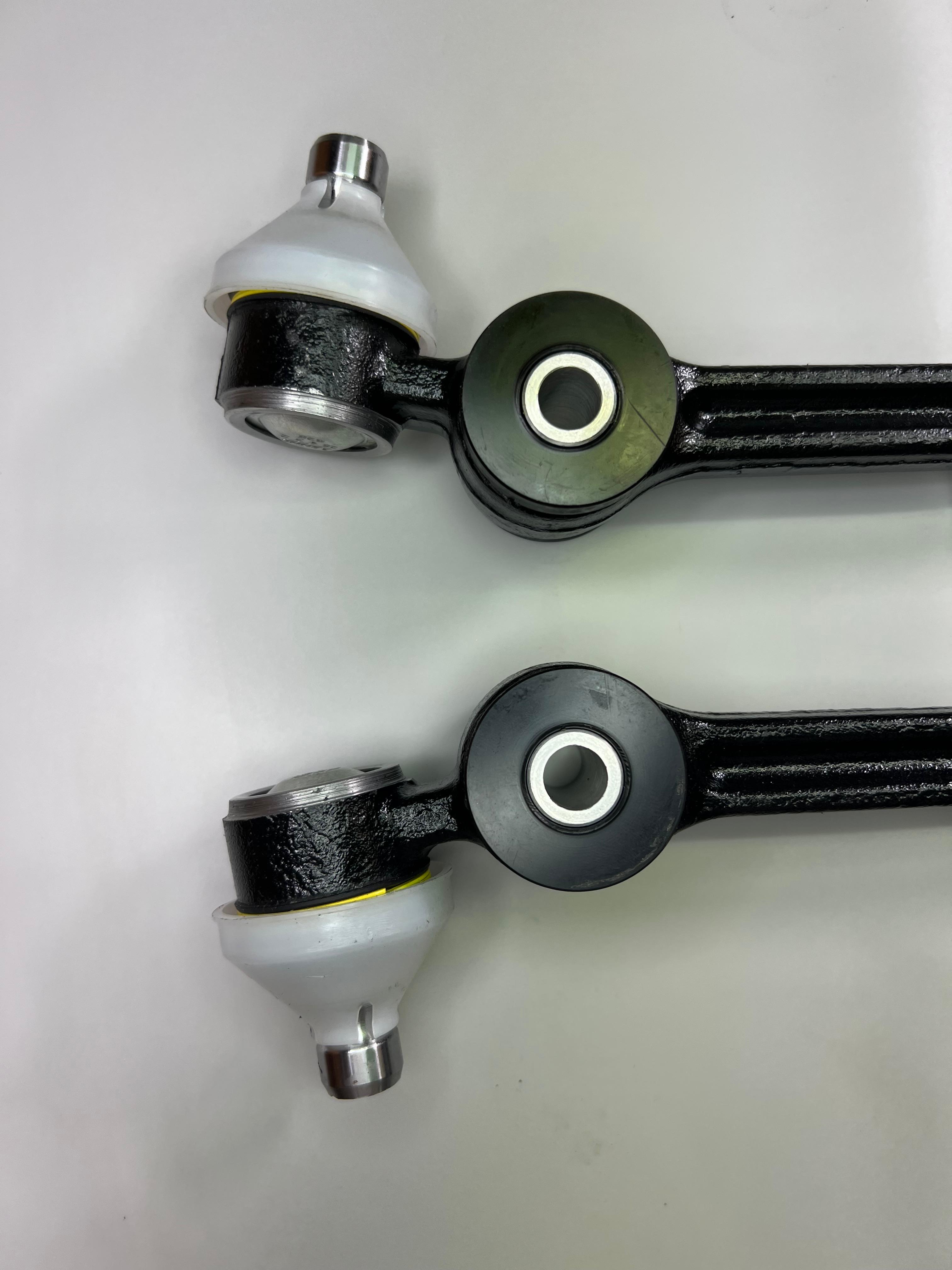 Querlenker Polo G40 links und rechts mit PU-lager für die Stabilisatoraufnahme und innen original