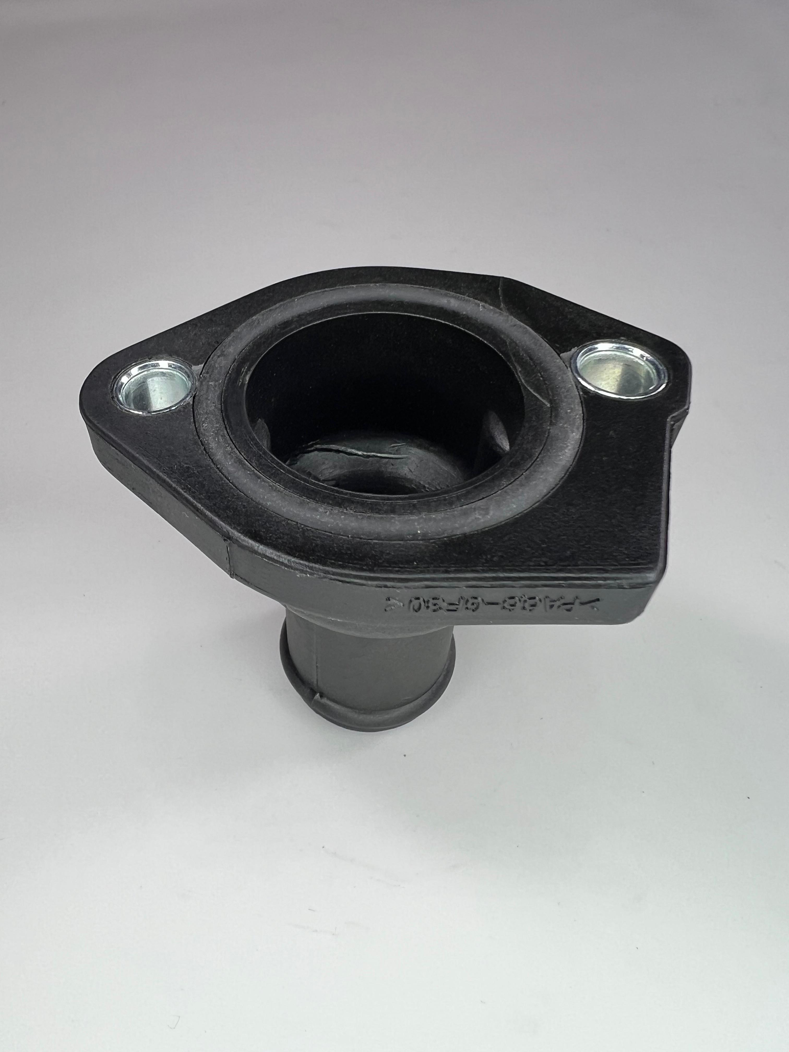 G60 Wasserflansch am Zylinderkopf links aus Kunststoff