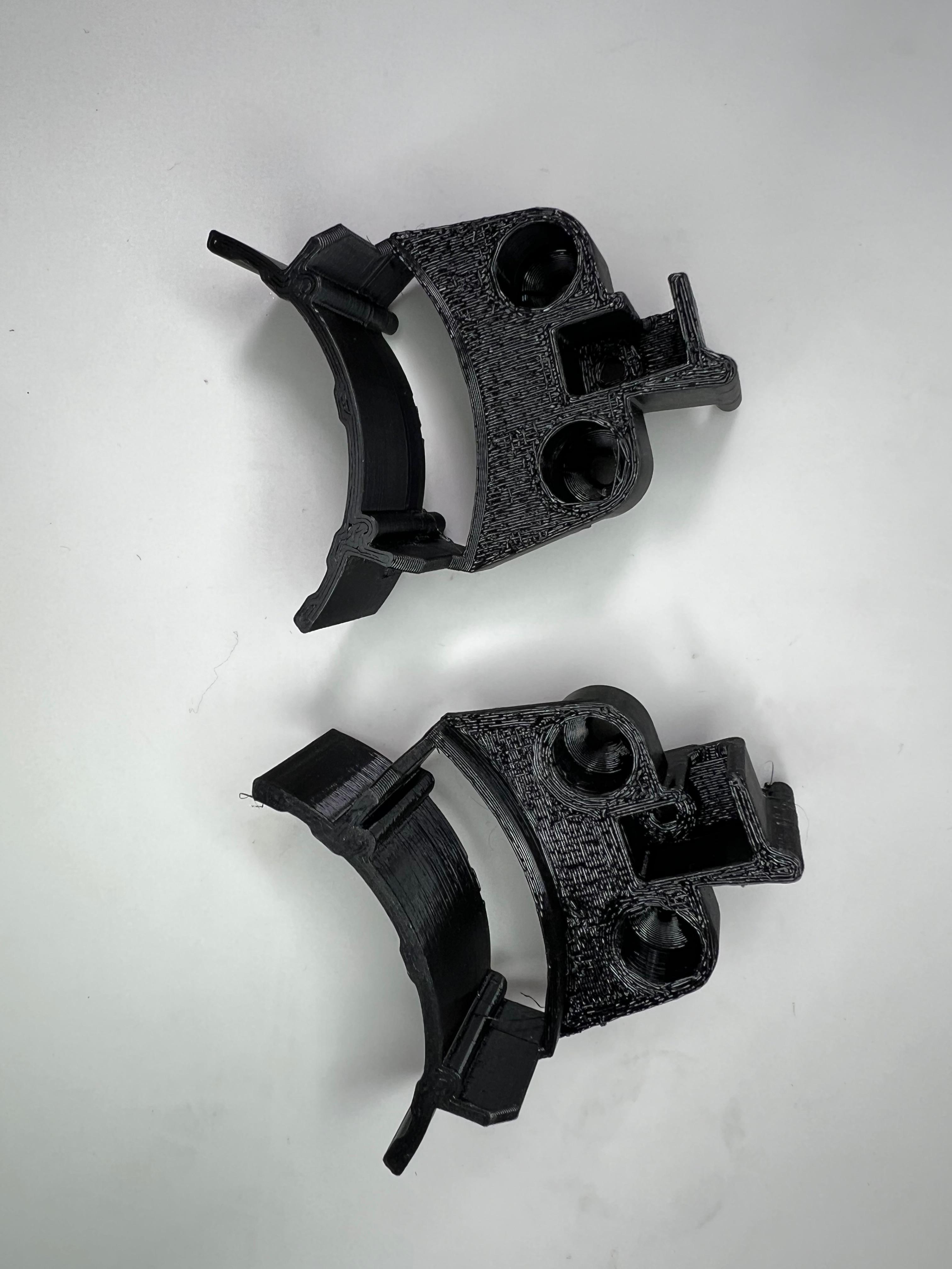 Halter am Lüftergebläse Elektrmotor aus Kunststoff  Teilenummer :  023330N