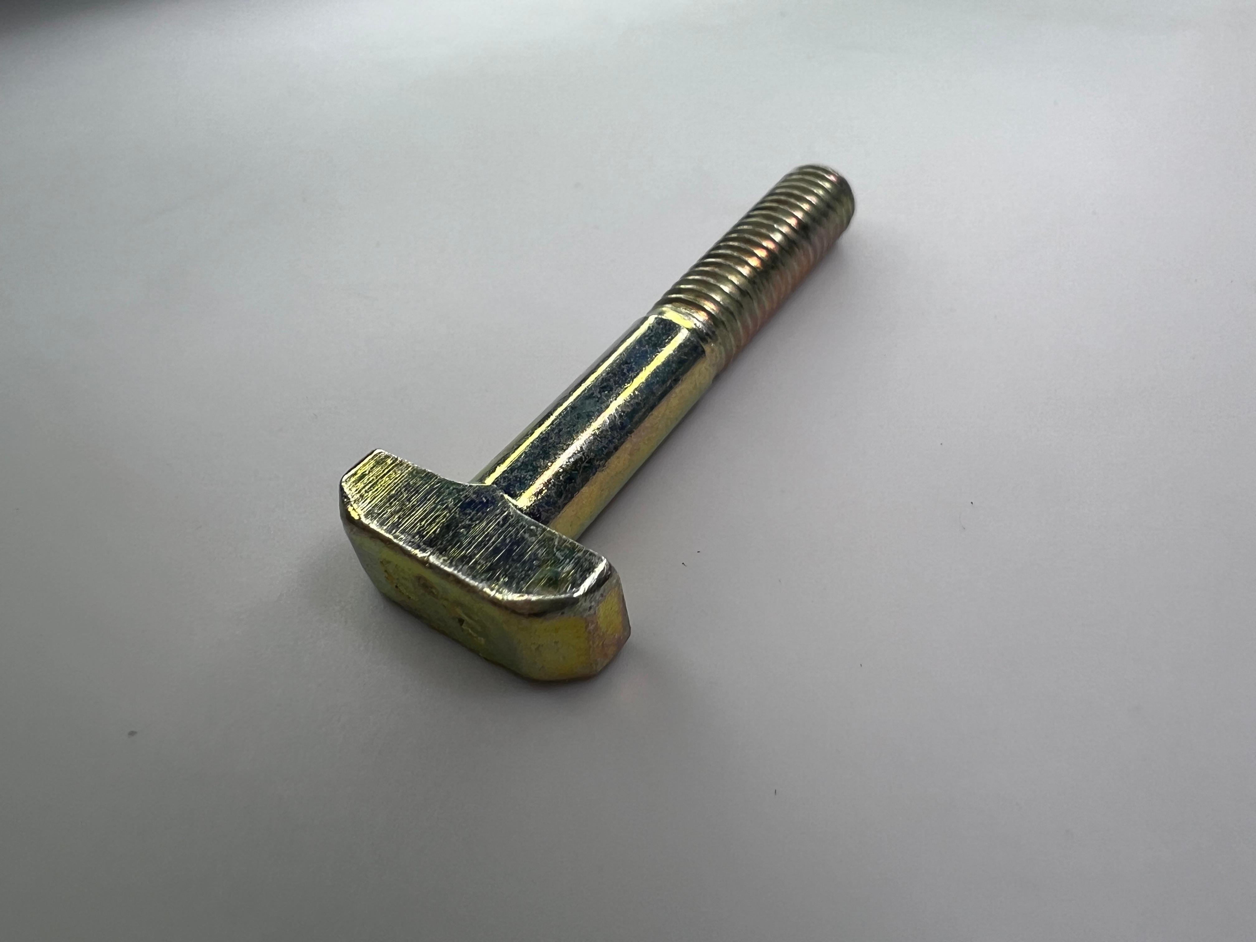 Hammerschraube M 6x35 für G60 zwischen Zahnriemenschutzunterteil und Wasserpumpe