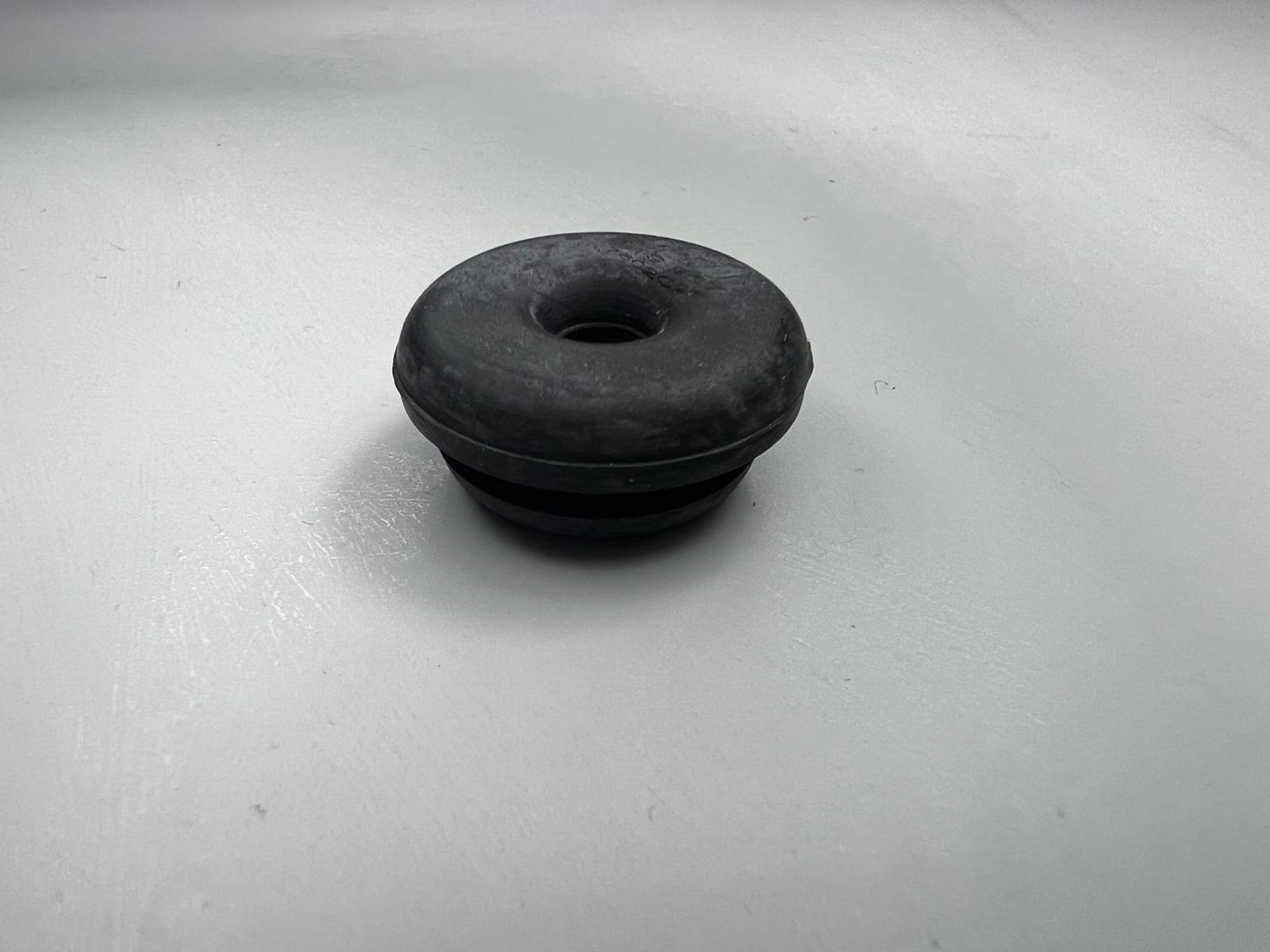 Gummi für Haubenaufsteller Polo Golf T4 Original Teilenummer : 171823395