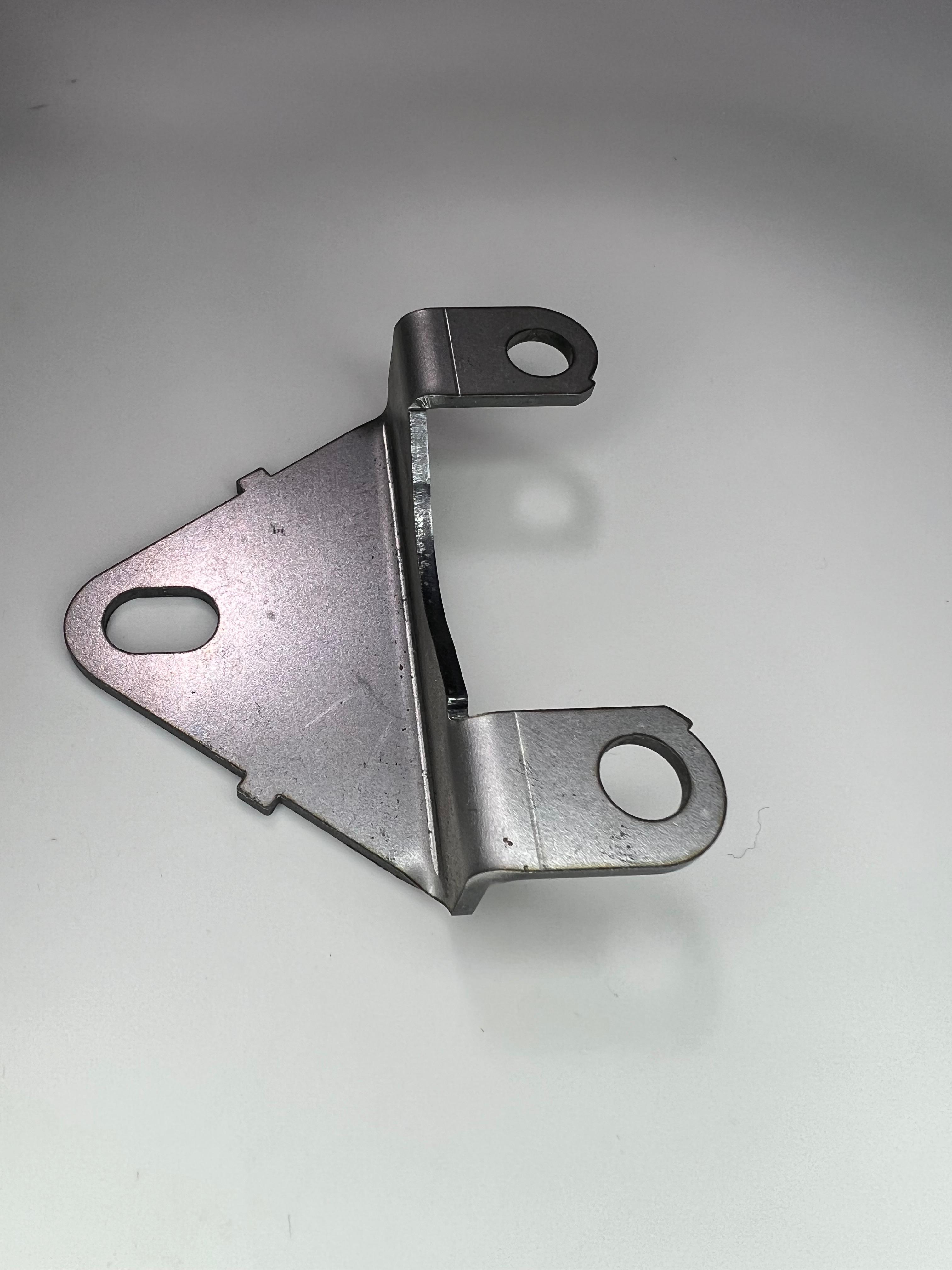 Halteblech am Benzindruckregler Kraftstoffdruckregler Original Teilenummer : 037 133 337 C für G60