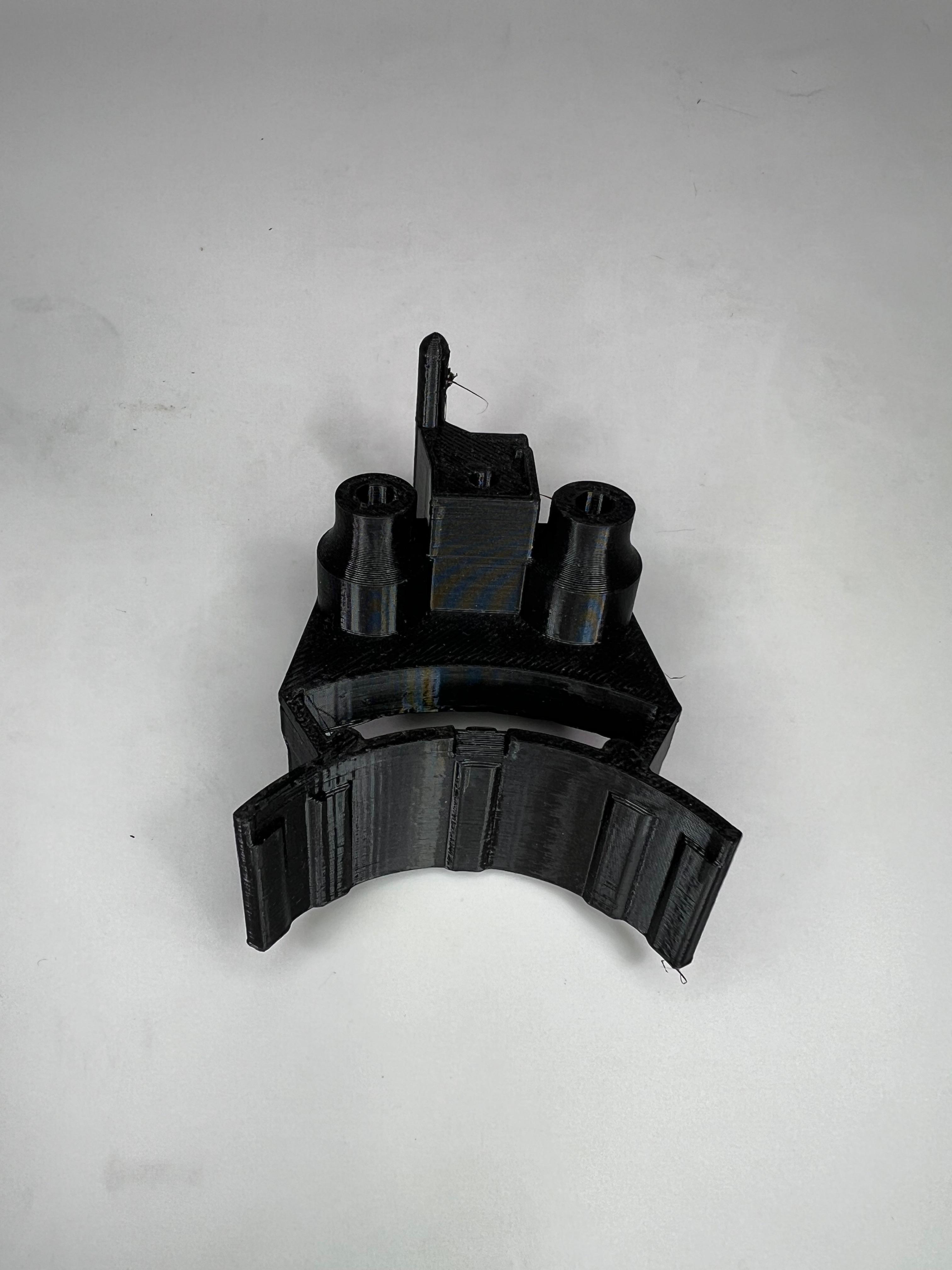 Halter am Lüftergebläse Elektrmotor aus Kunststoff  Teilenummer :  023330N