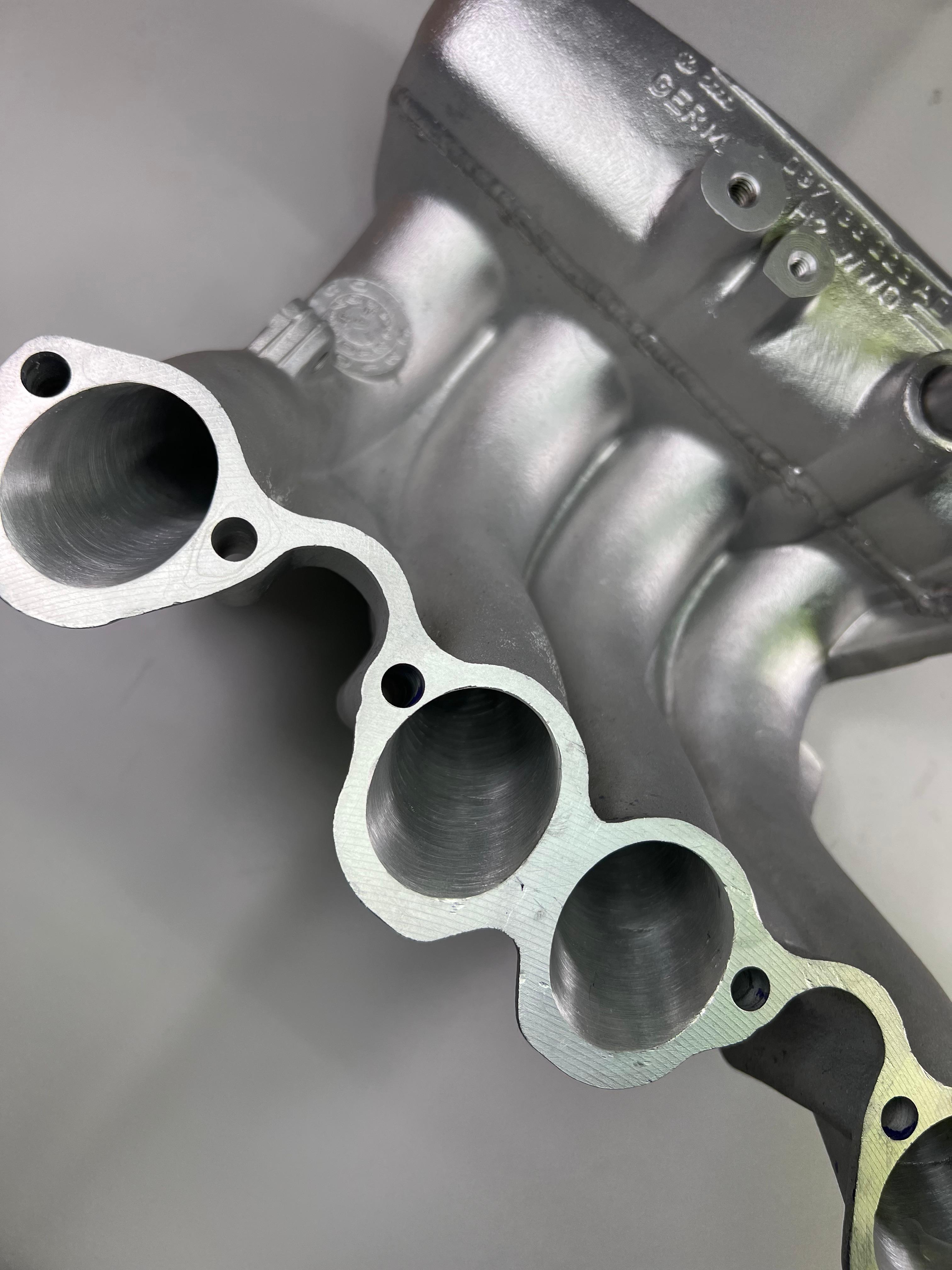 Ansaugrohr für die G60 Motoren geschnitten und mit Ansaugtrichtern bearbeitet