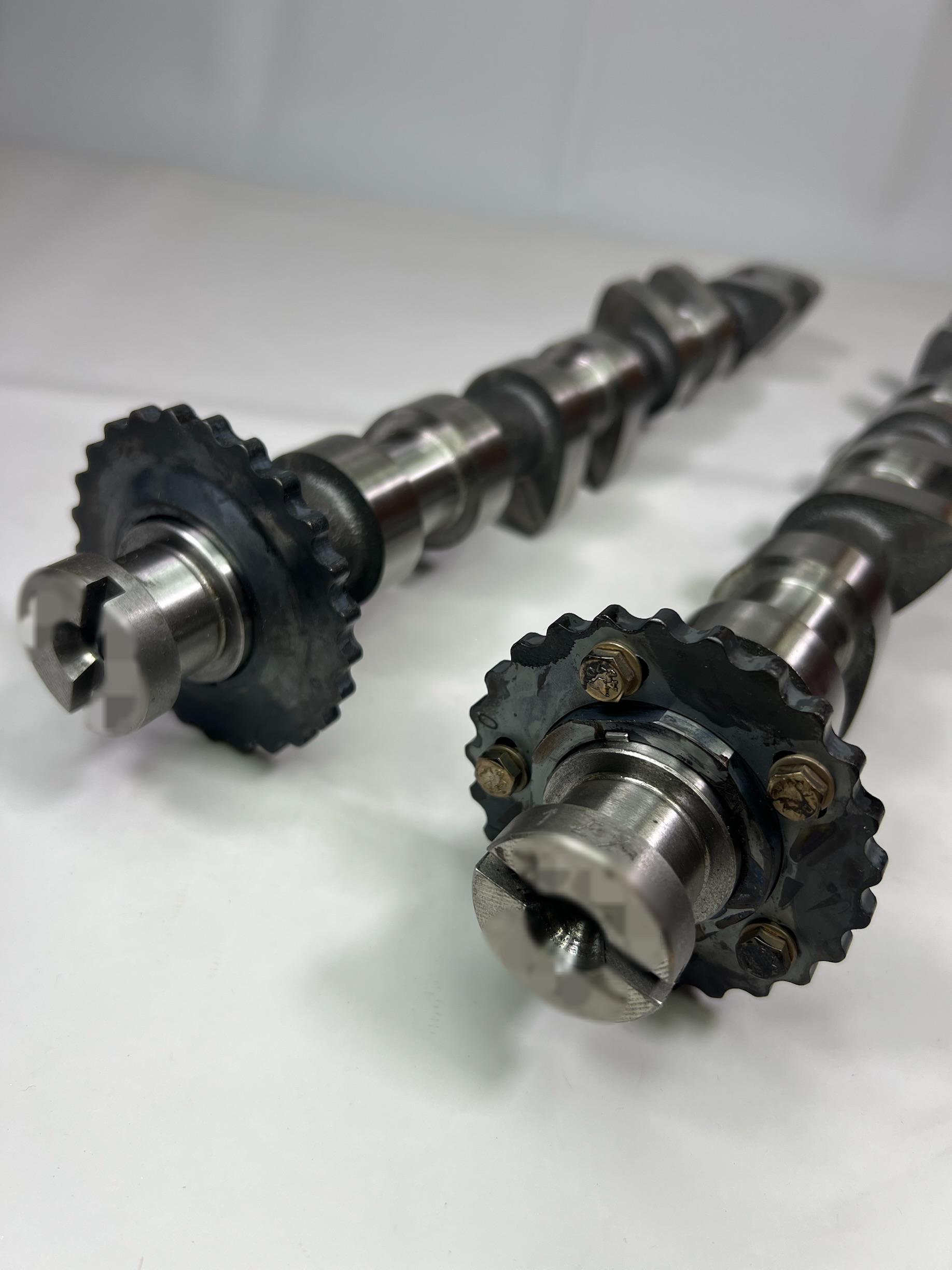 Nockenwellen für den 16V Motor 1,8 1,9 2,0 Liter mit montierten Zahnrädern für aufgeladene Motoren