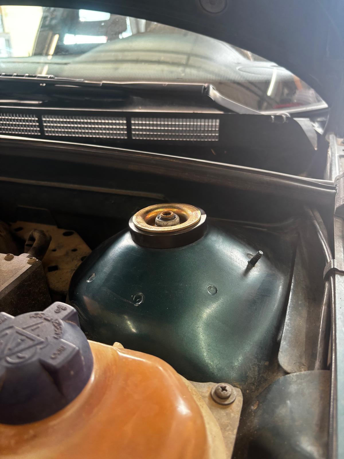 Distanzringe Audi 80 / 90  zwischen Domlager und Karosserie aus Kunststoff