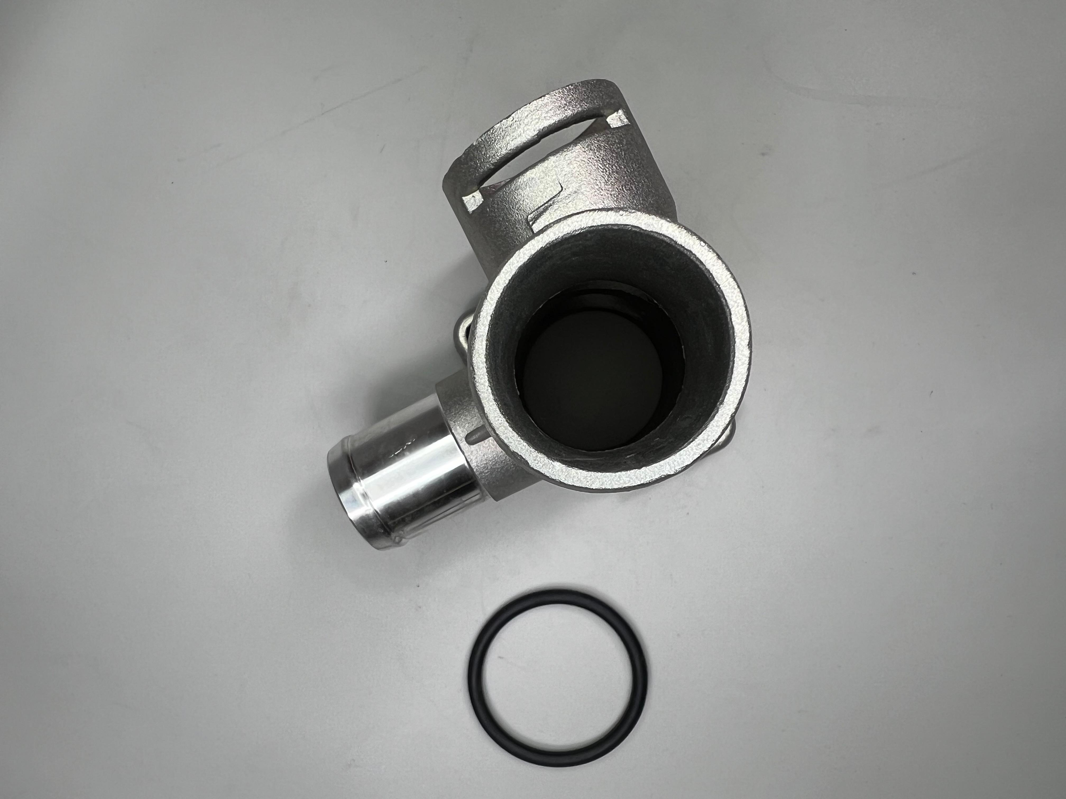 G60 Wasserflansch aus Aluminium Feinguss vorne am Zylinderkopf mit Dichtring